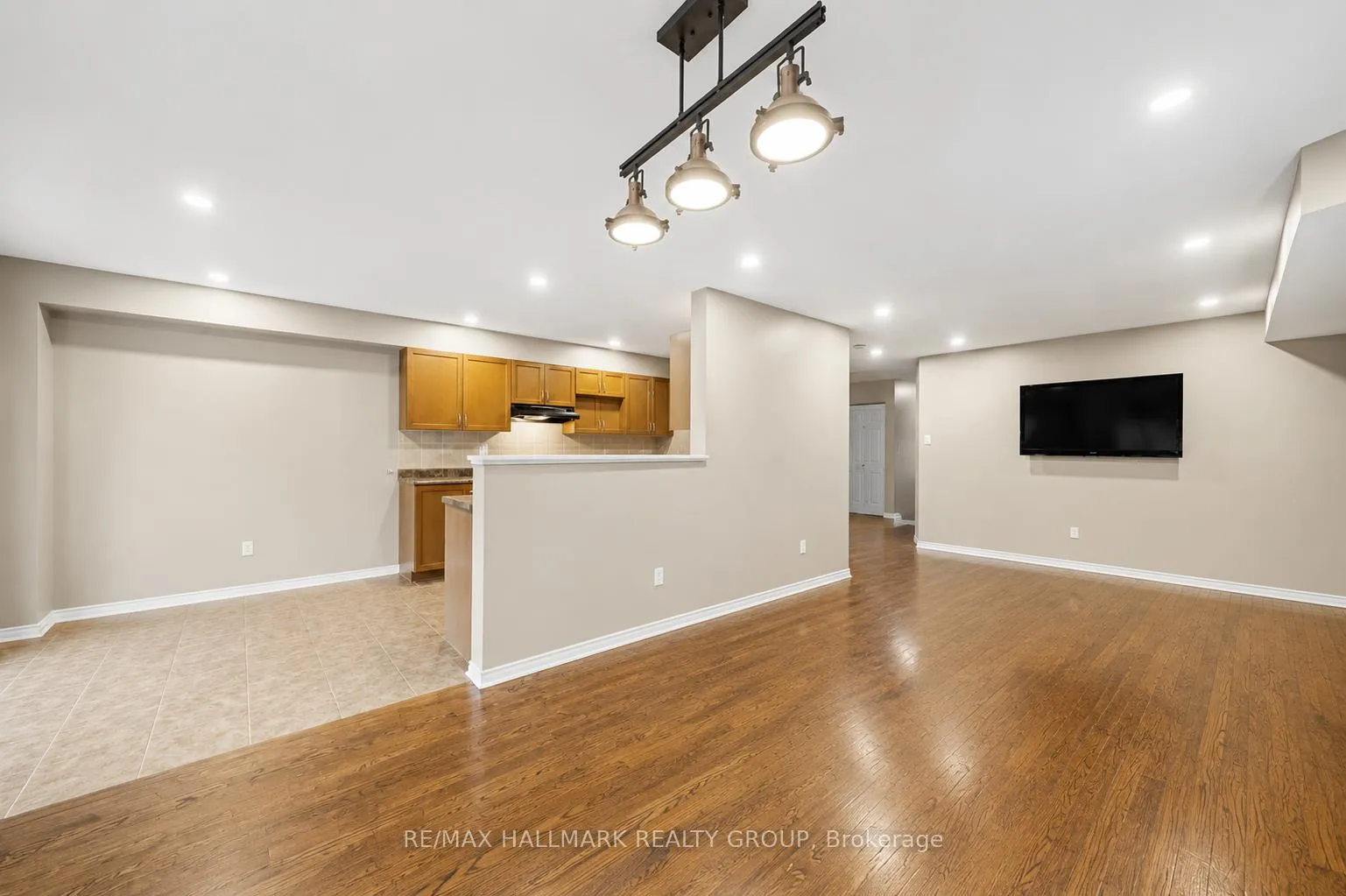 Photo 7 of 224 Lamplighters Drive, Ottawa, Barrhaven - Cedargrove/Fraserdale — HOMEH