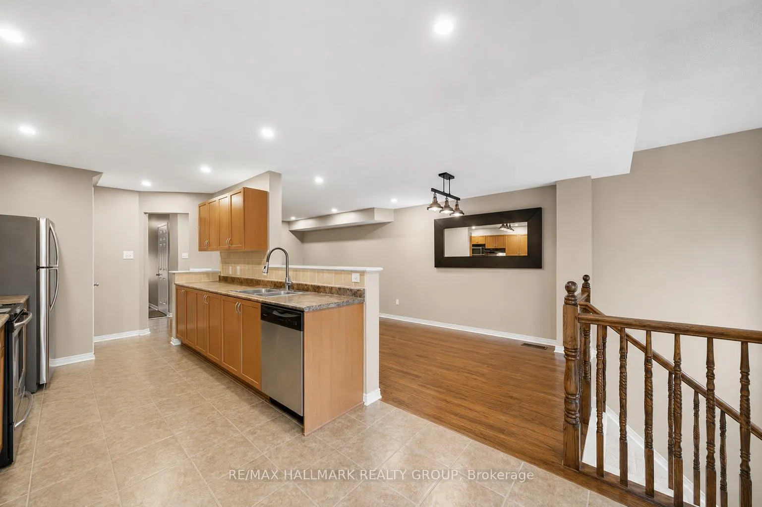 Photo 9 of 224 Lamplighters Drive, Ottawa, Barrhaven - Cedargrove/Fraserdale — HOMEH