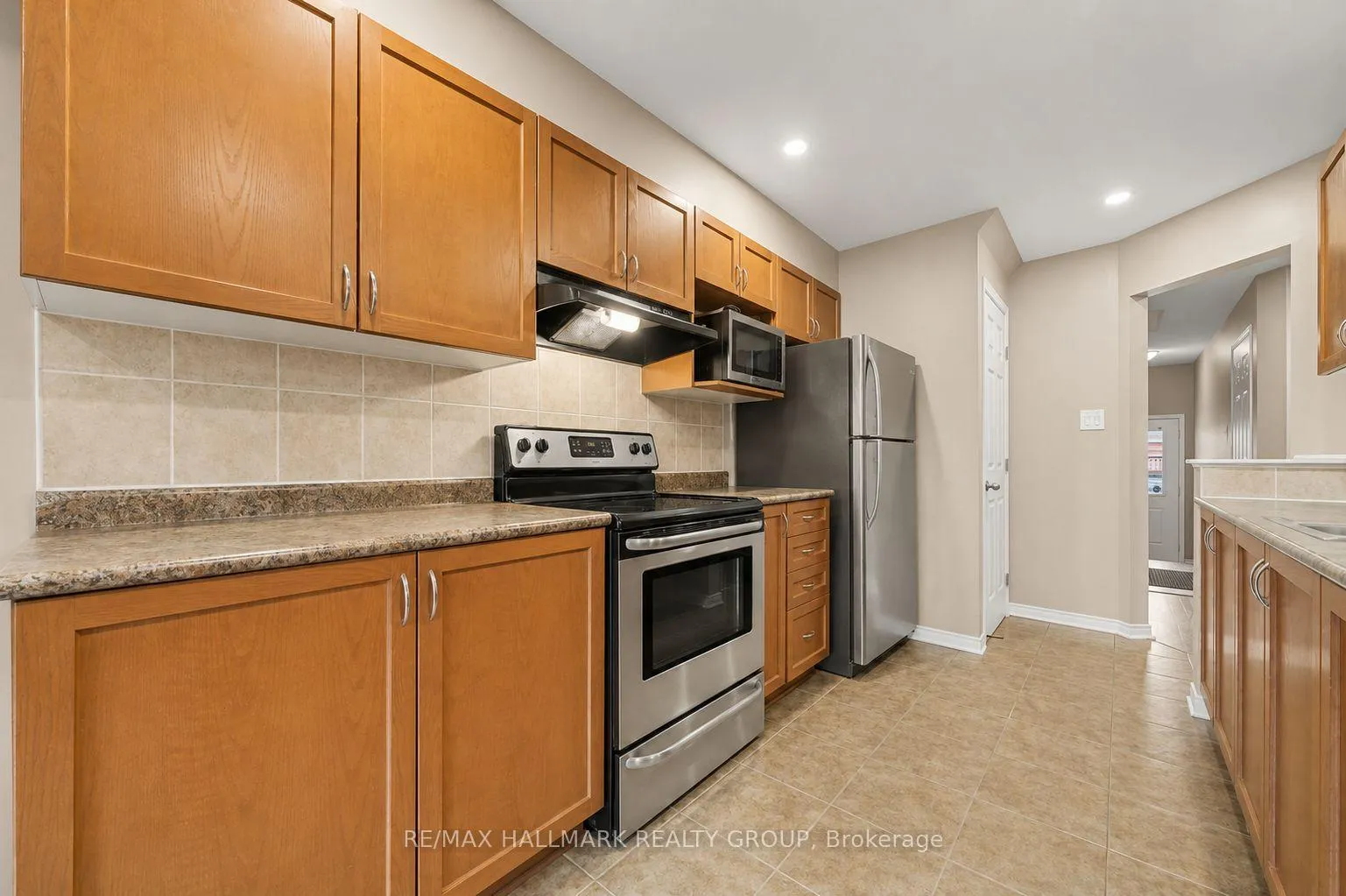 Photo 11 of 224 Lamplighters Drive, Ottawa, Barrhaven - Cedargrove/Fraserdale — HOMEH