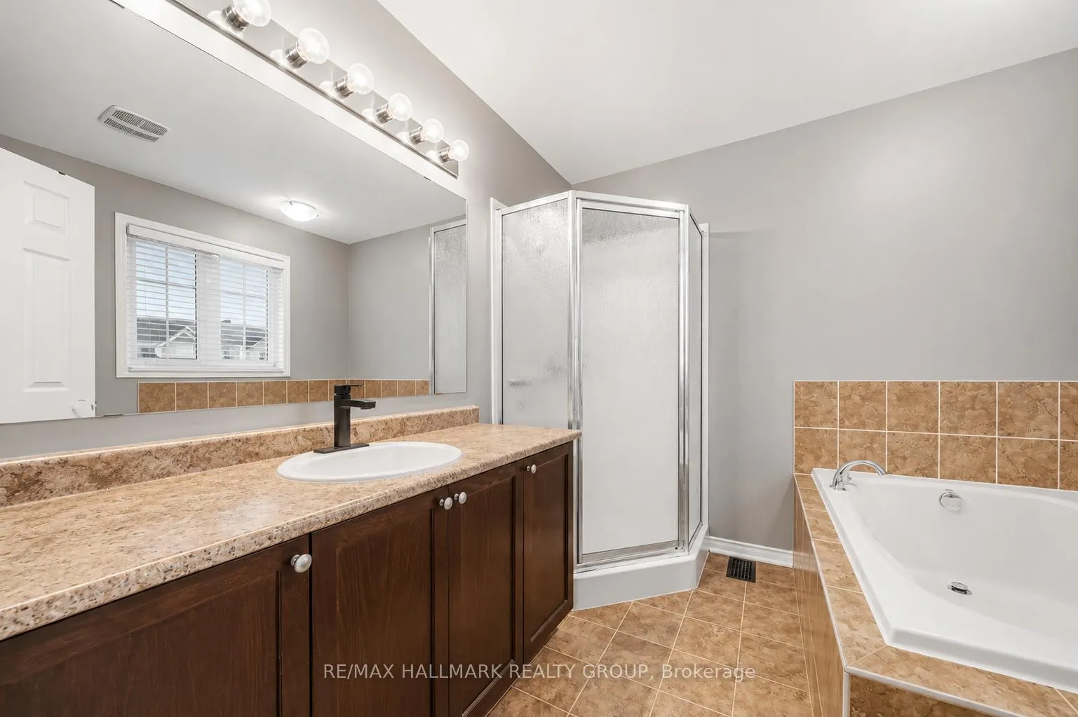 Photo 14 of 224 Lamplighters Drive, Ottawa, Barrhaven - Cedargrove/Fraserdale — HOMEH