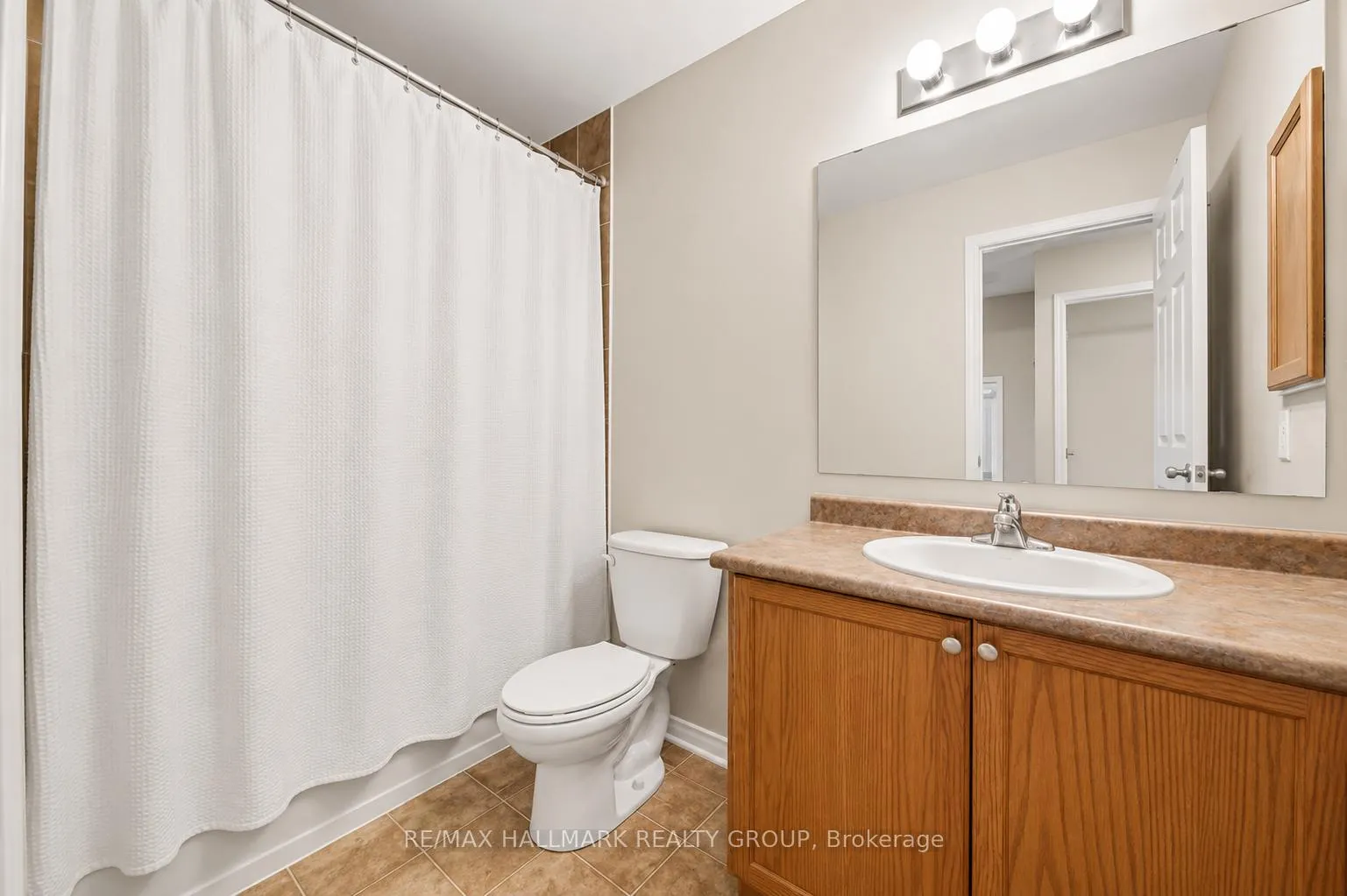 Photo 18 of 224 Lamplighters Drive, Ottawa, Barrhaven - Cedargrove/Fraserdale — HOMEH