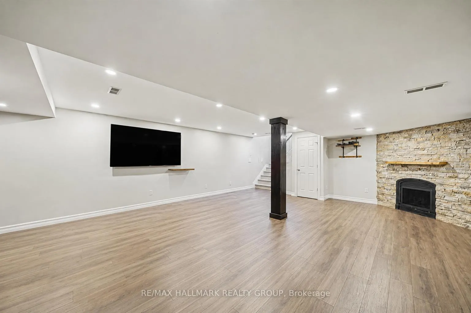 Photo 23 of 224 Lamplighters Drive, Ottawa, Barrhaven - Cedargrove/Fraserdale — HOMEH