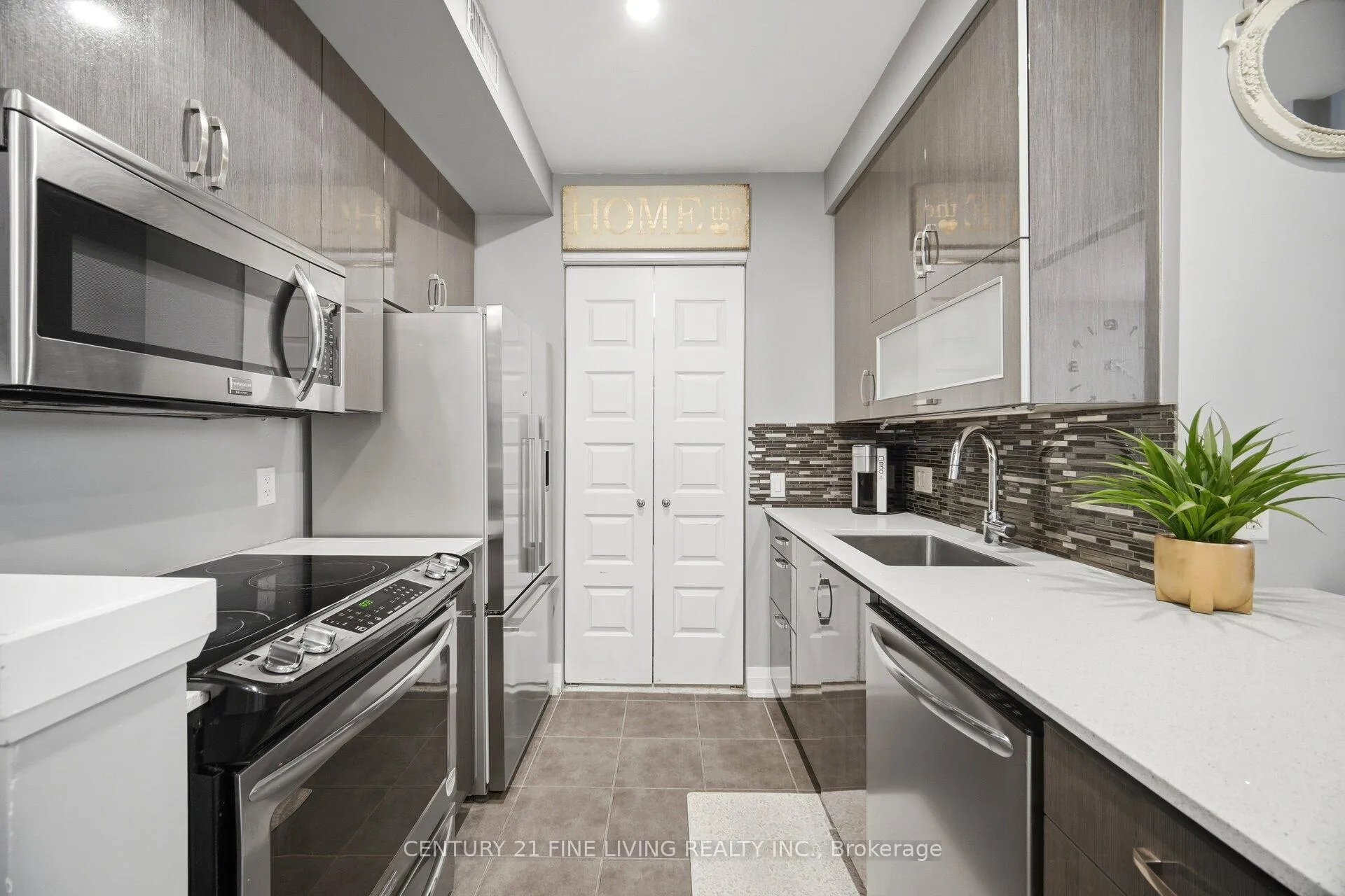 Photo 11 of Unit 49, 8167 Kipling Avenue, Vaughan, West Woodbridge — HOMEH