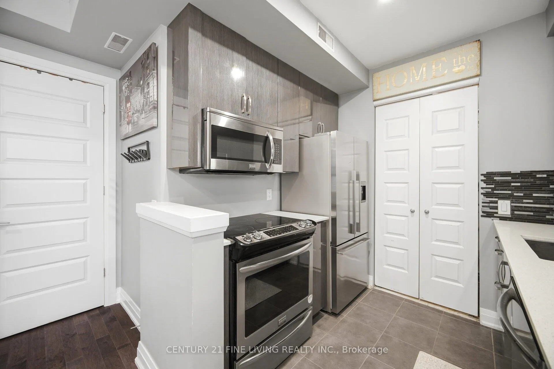 Photo 12 of Unit 49, 8167 Kipling Avenue, Vaughan, West Woodbridge — HOMEH