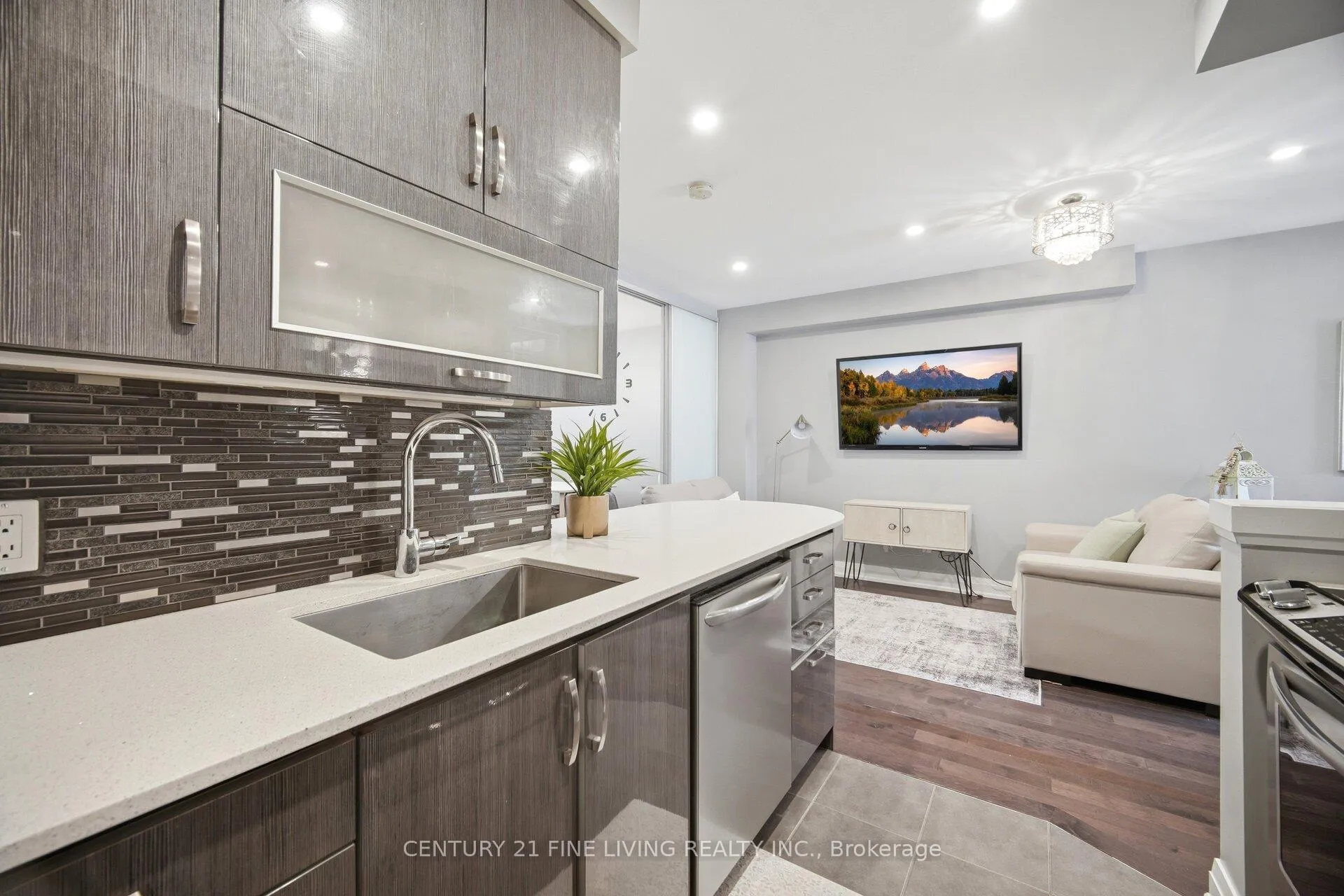 Photo 13 of Unit 49, 8167 Kipling Avenue, Vaughan, West Woodbridge — HOMEH