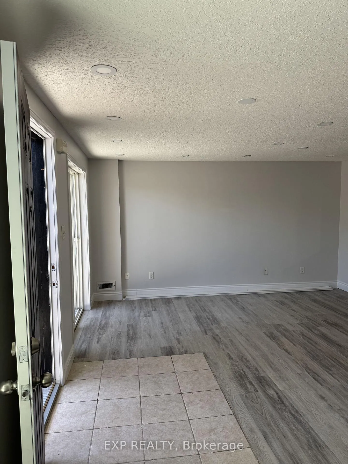Photo 4 of 45 cedar hill Crescent, Kitchener, King East — HOMEH