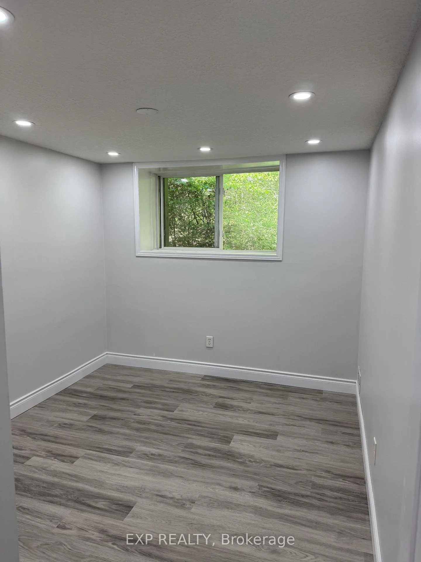 Photo 6 of 45 cedar hill Crescent, Kitchener, King East — HOMEH