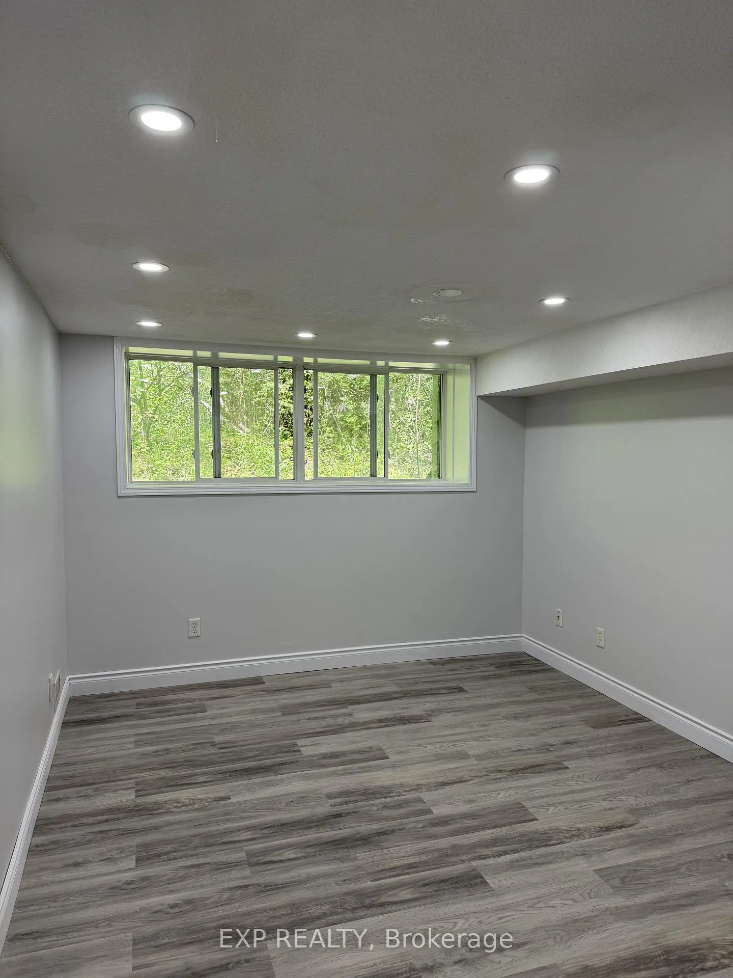 Photo 9 of 45 cedar hill Crescent, Kitchener, King East — HOMEH