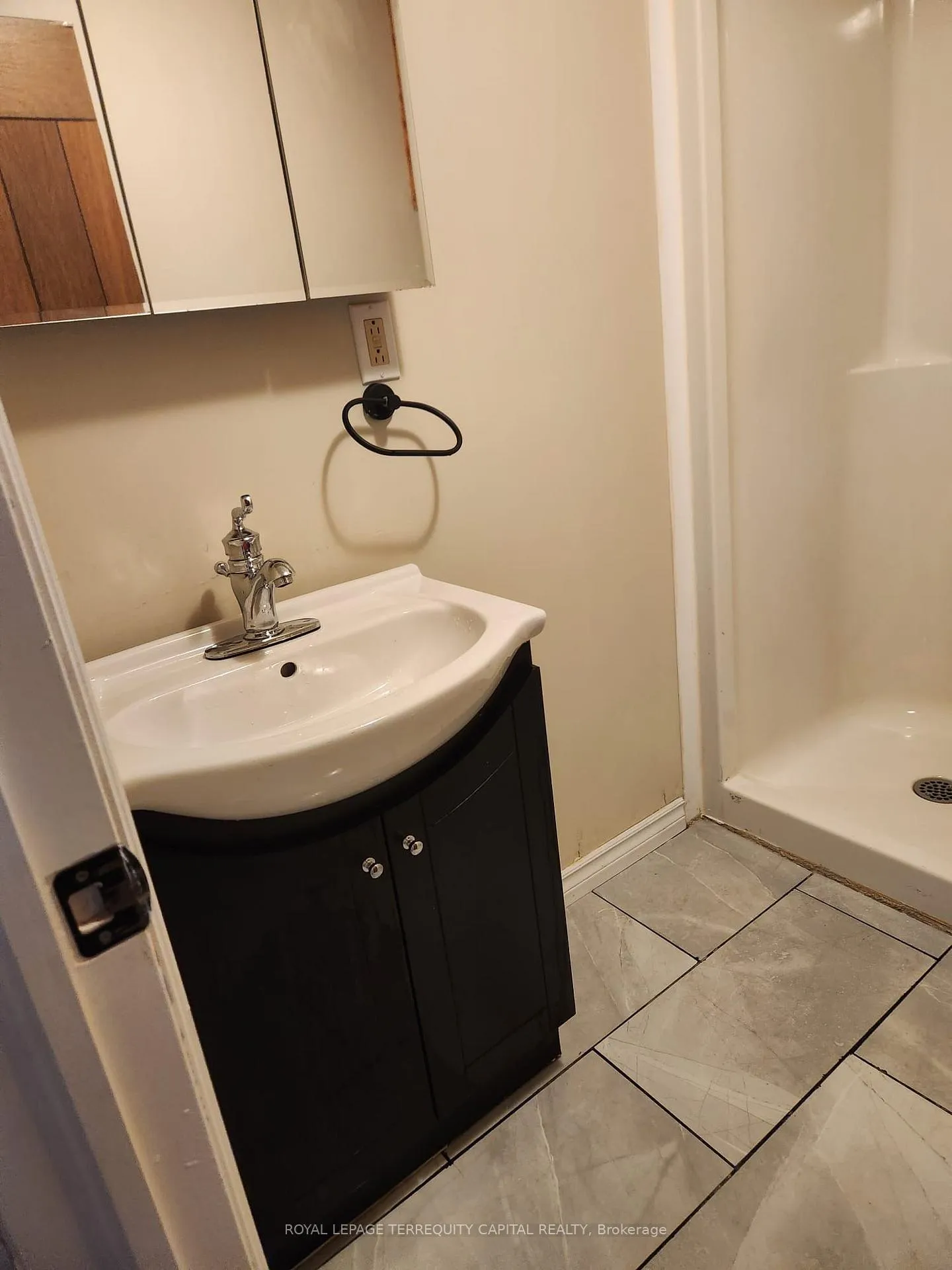 Photo 7 of Unit Lower, 73 Hickory Heights Crescent, Kitchener, Forest Hill — HOMEH