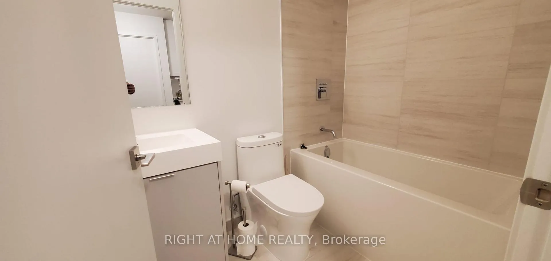 Photo 11 of Unit 1124, 498 Caldari Road, Vaughan, Concord — HOMEH