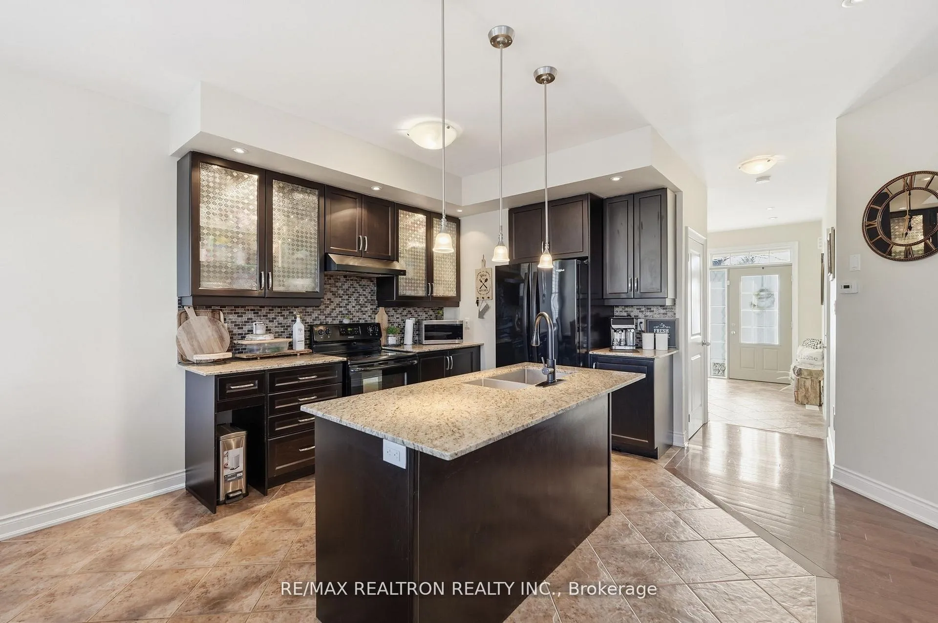 Photo 4 of 41 Christy Drive, Wasaga Beach — HOMEH