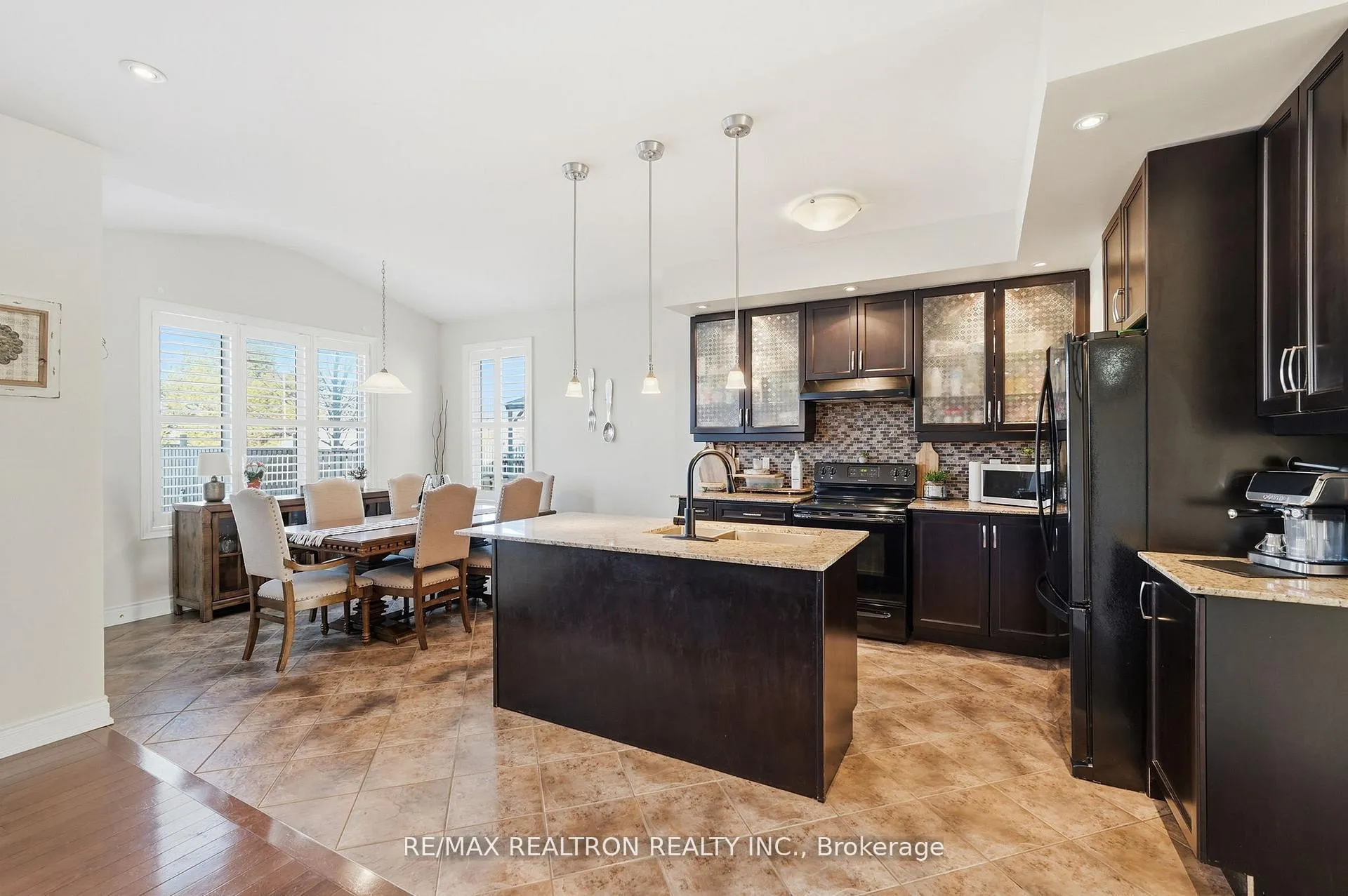 Photo 5 of 41 Christy Drive, Wasaga Beach — HOMEH