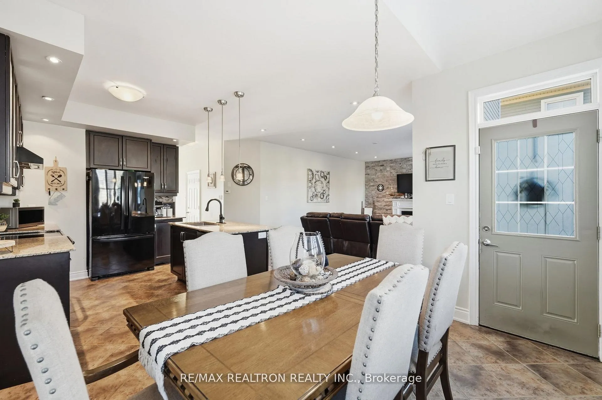 Photo 6 of 41 Christy Drive, Wasaga Beach — HOMEH
