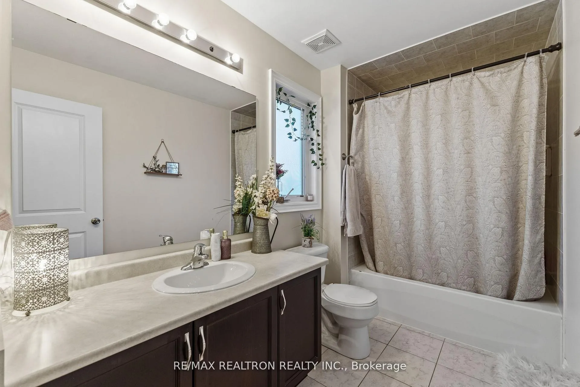 Photo 10 of 41 Christy Drive, Wasaga Beach — HOMEH