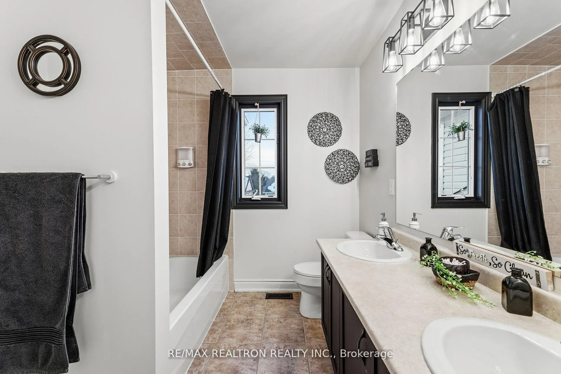 Photo 12 of 41 Christy Drive, Wasaga Beach — HOMEH
