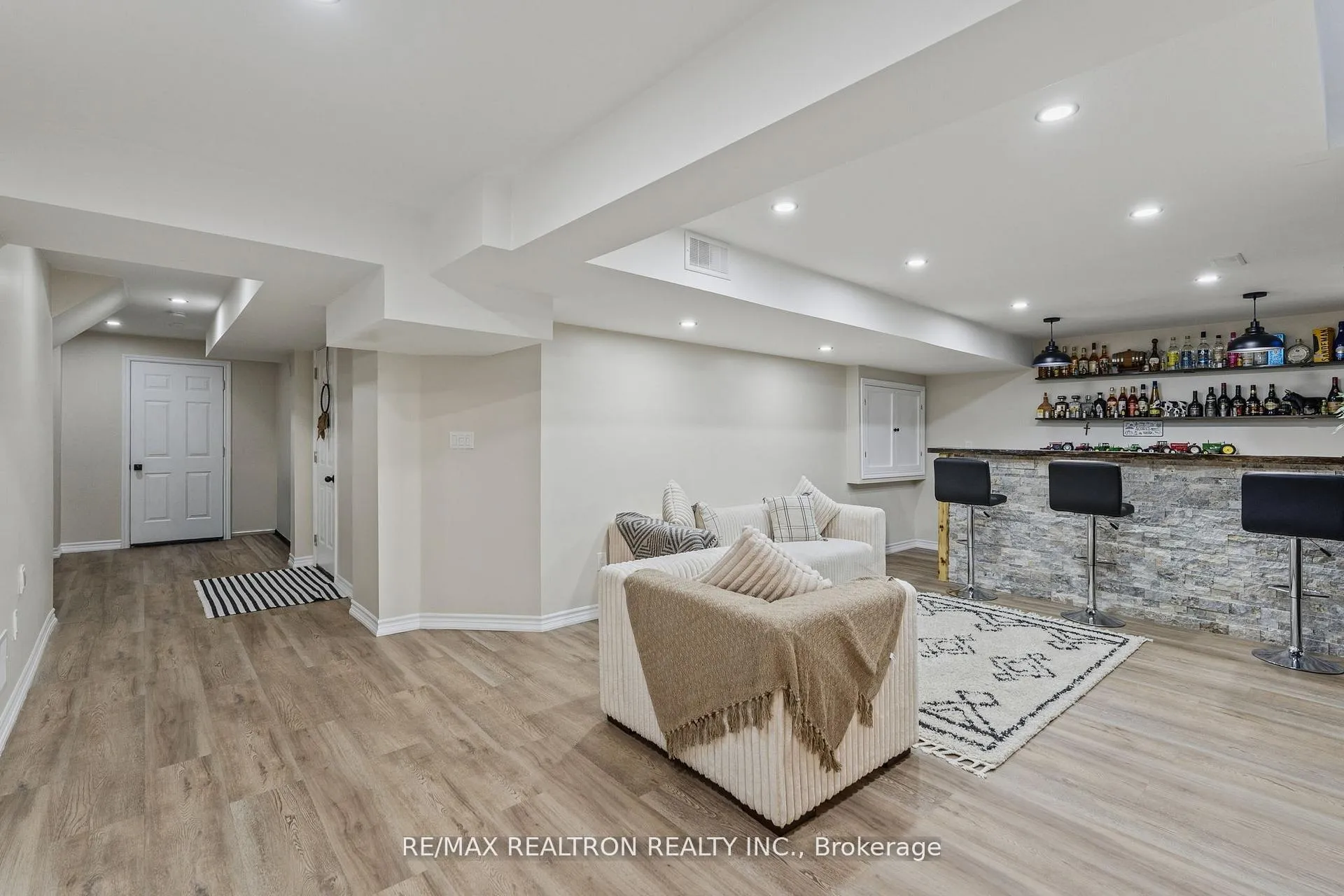 Photo 15 of 41 Christy Drive, Wasaga Beach — HOMEH