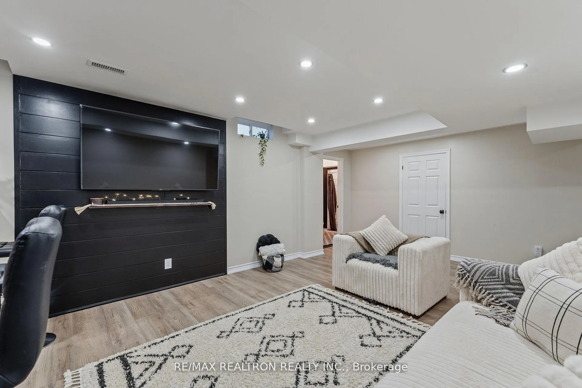 Photo 16 of 41 Christy Drive, Wasaga Beach — HOMEH