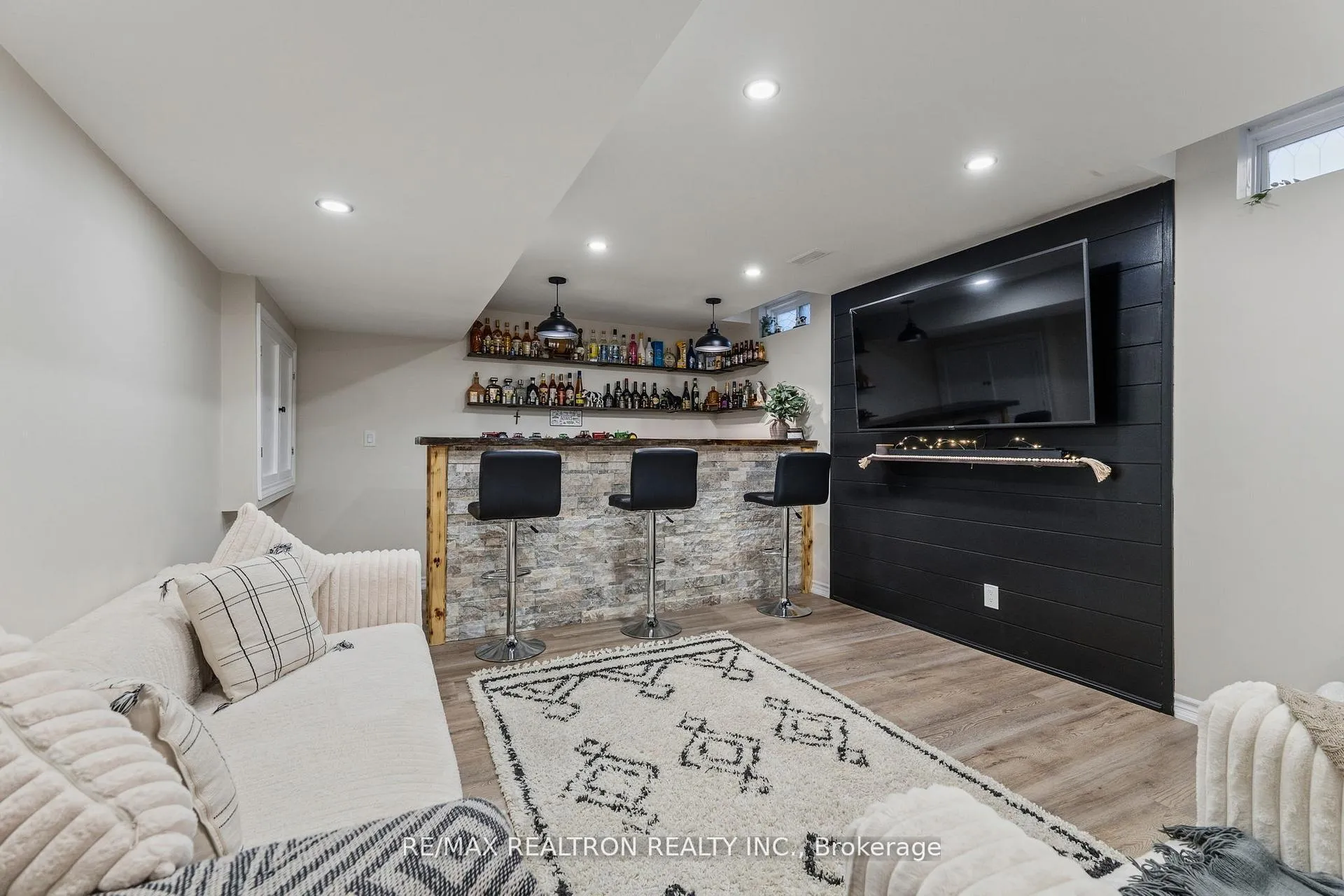 Photo 18 of 41 Christy Drive, Wasaga Beach — HOMEH