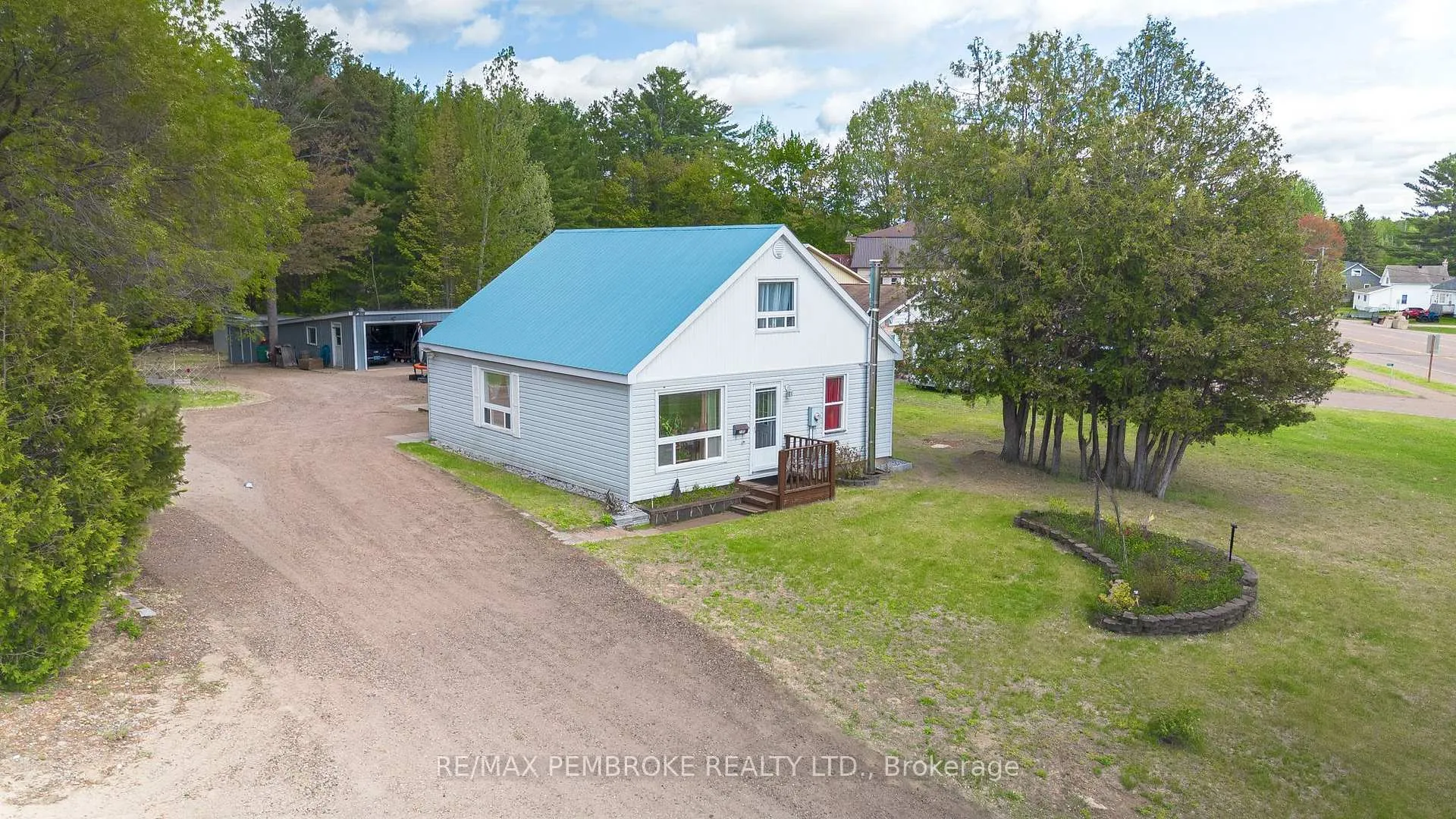 Front of 2185 Petawawa Boulevard