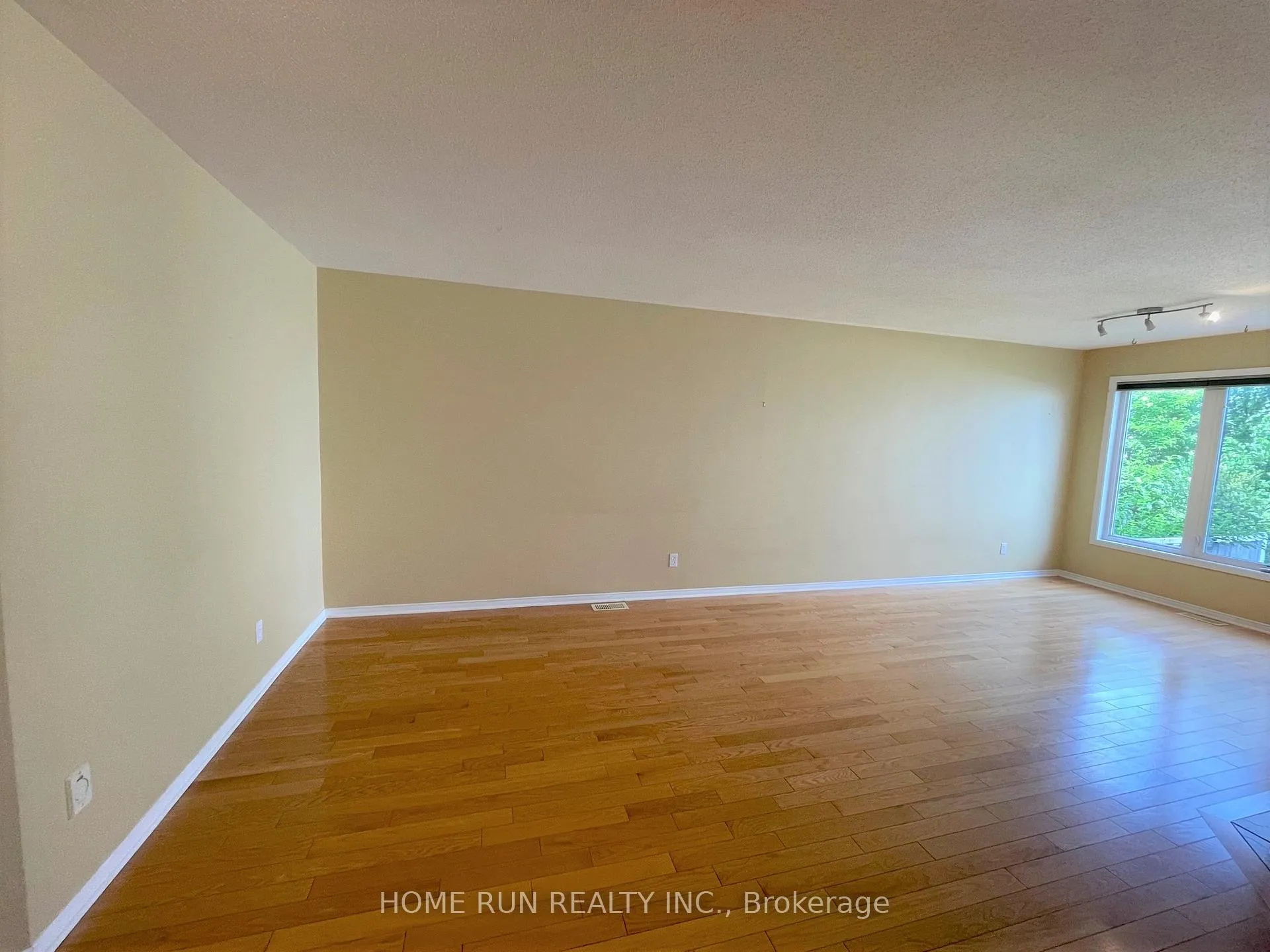 Photo 4 of 251 Meadowbreeze Drive, Ottawa, Kanata - Emerald Meadows/Trailwest — HOMEH