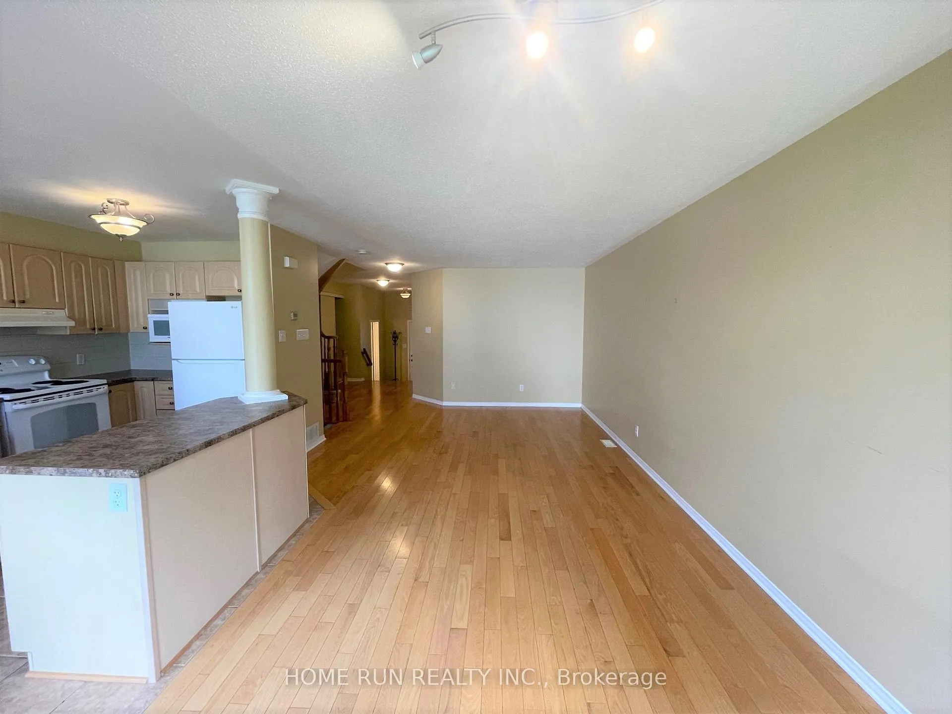 Photo 8 of 251 Meadowbreeze Drive, Ottawa, Kanata - Emerald Meadows/Trailwest — HOMEH