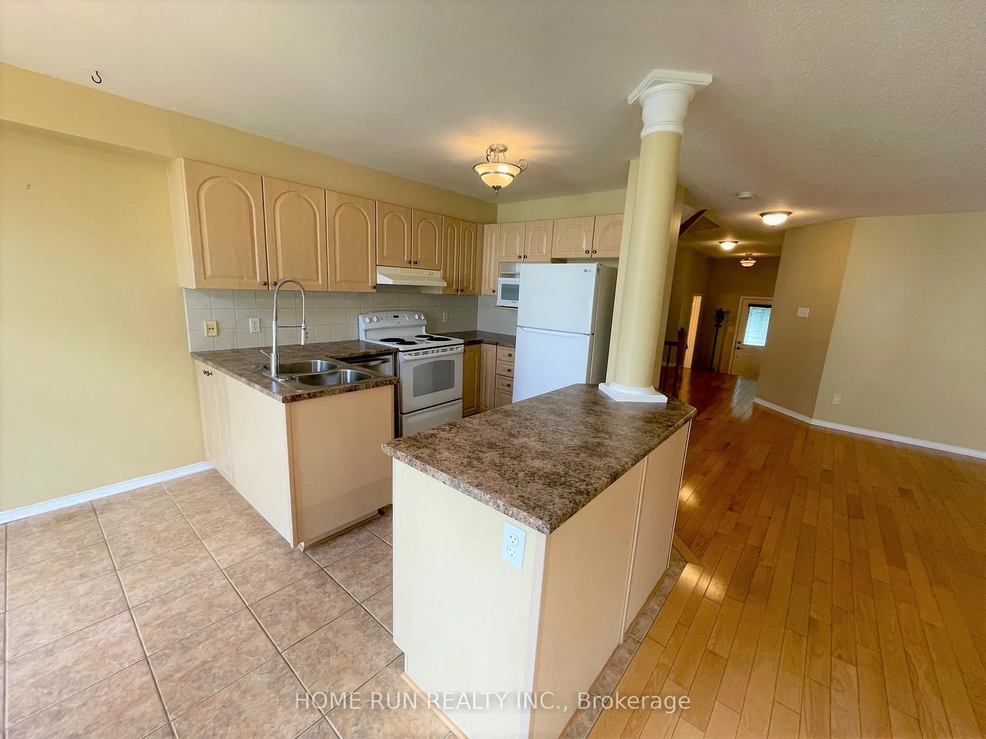 Photo 11 of 251 Meadowbreeze Drive, Ottawa, Kanata - Emerald Meadows/Trailwest — HOMEH
