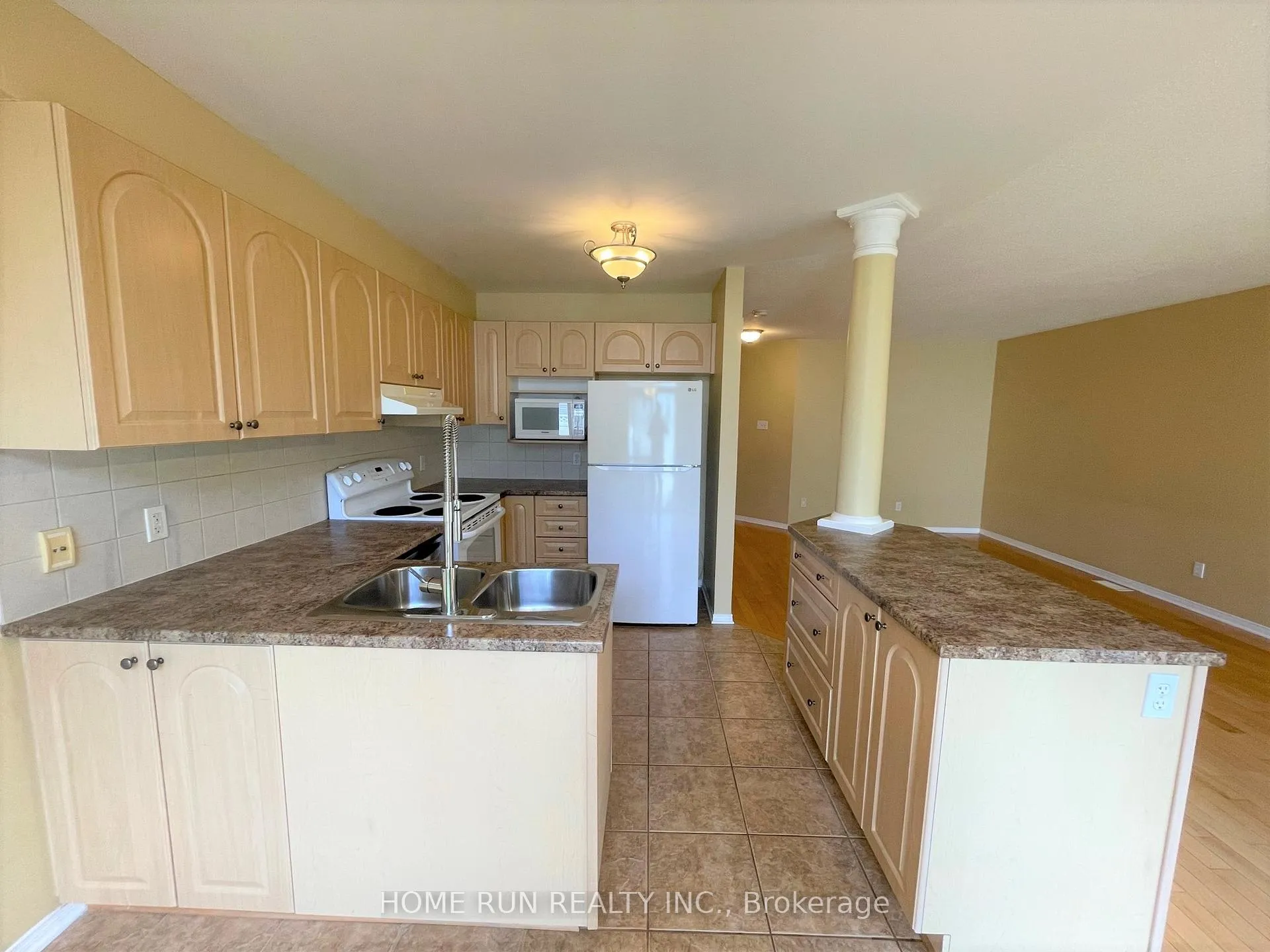 Photo 12 of 251 Meadowbreeze Drive, Ottawa, Kanata - Emerald Meadows/Trailwest — HOMEH