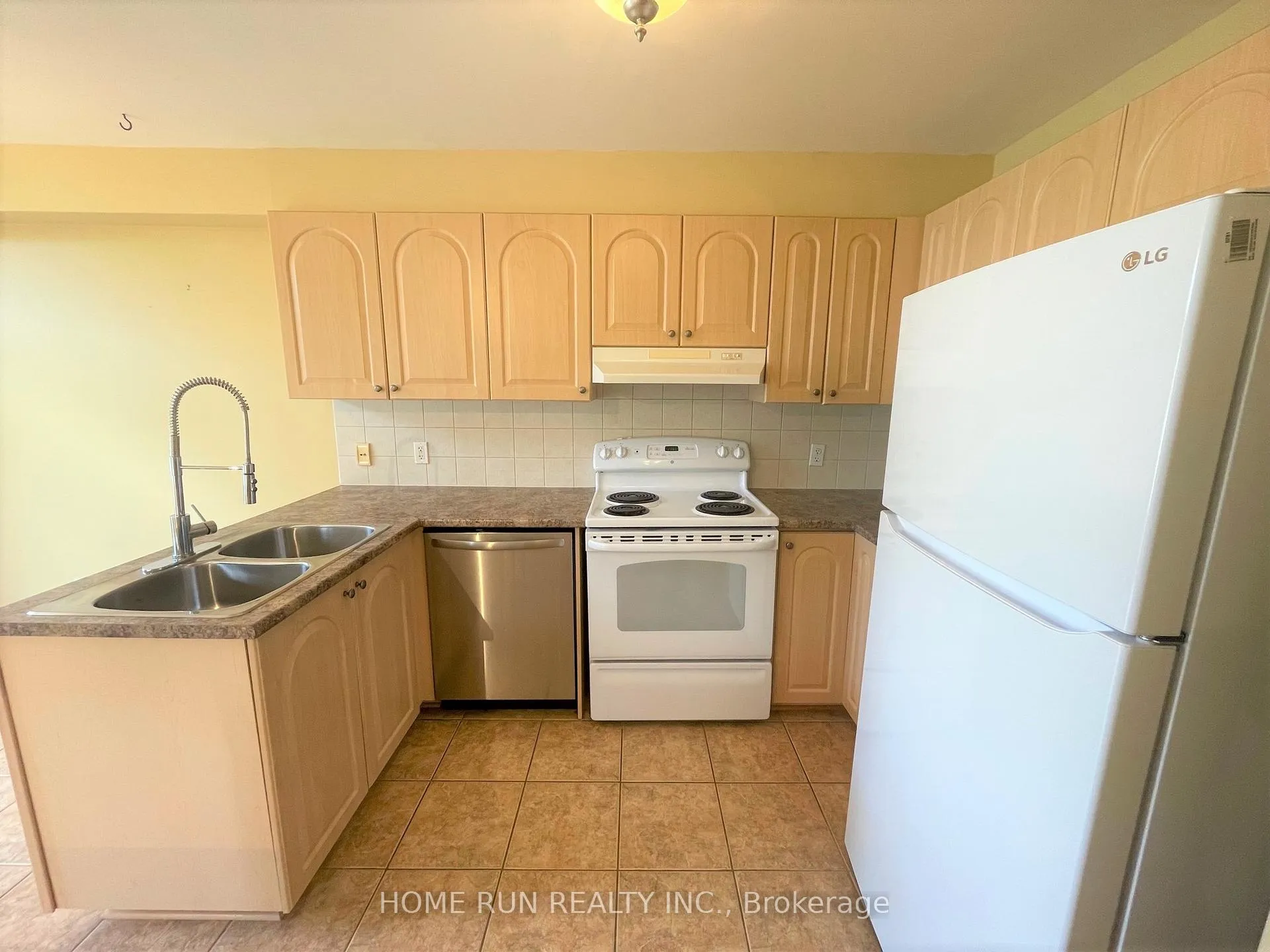 Photo 13 of 251 Meadowbreeze Drive, Ottawa, Kanata - Emerald Meadows/Trailwest — HOMEH