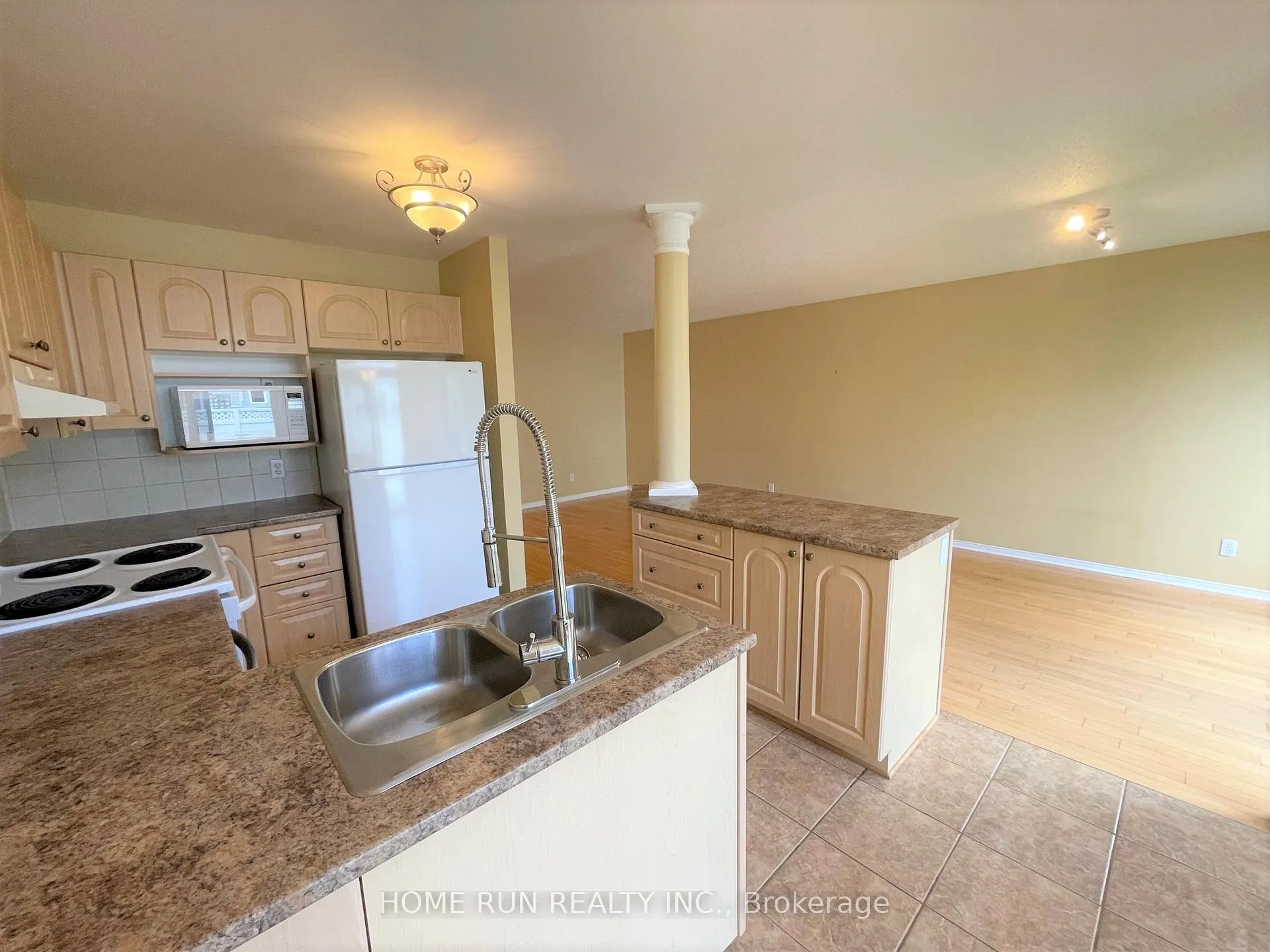 Photo 16 of 251 Meadowbreeze Drive, Ottawa, Kanata - Emerald Meadows/Trailwest — HOMEH