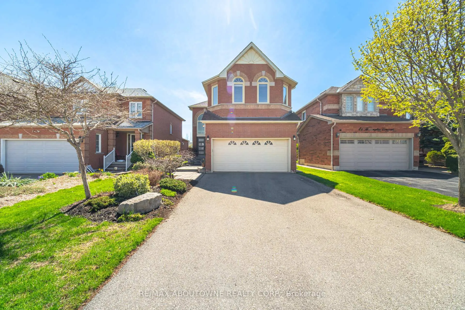 Photo 5 of 44 Banington Crescent, Brampton, Snelgrove — HOMEH