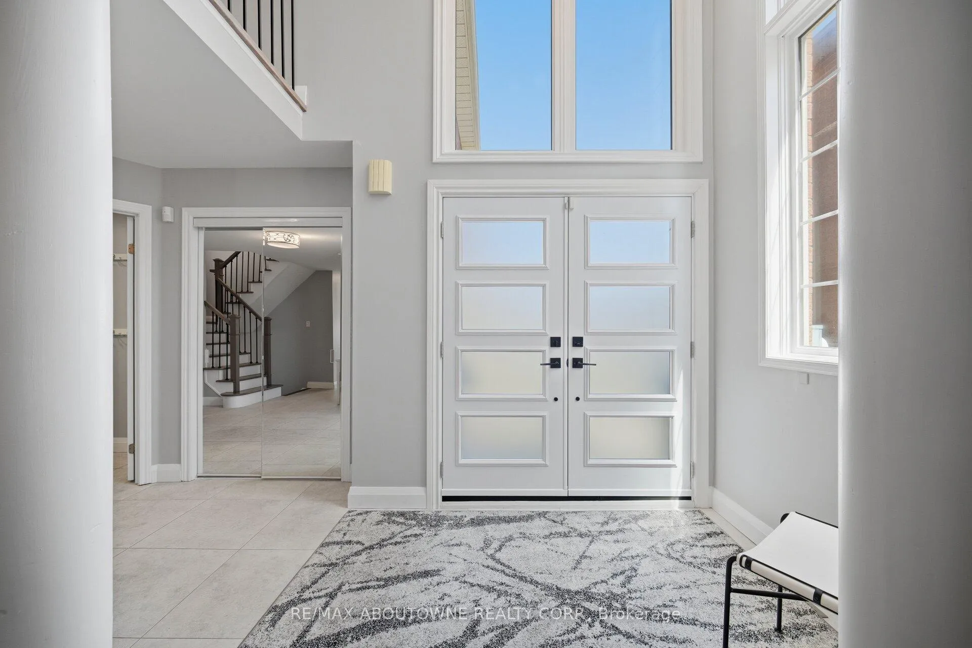 Photo 6 of 44 Banington Crescent, Brampton, Snelgrove — HOMEH
