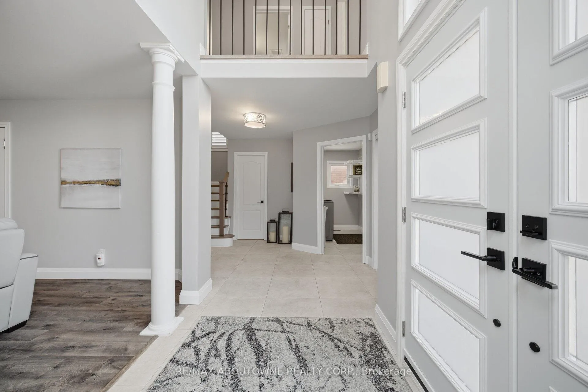 Photo 7 of 44 Banington Crescent, Brampton, Snelgrove — HOMEH