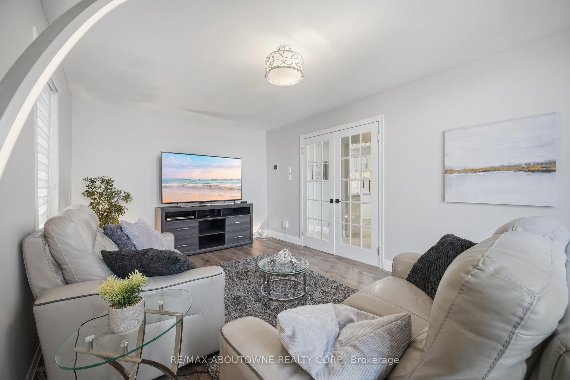 Photo 9 of 44 Banington Crescent, Brampton, Snelgrove — HOMEH