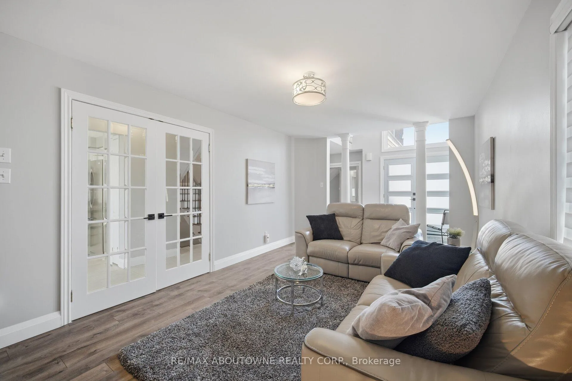 Photo 10 of 44 Banington Crescent, Brampton, Snelgrove — HOMEH