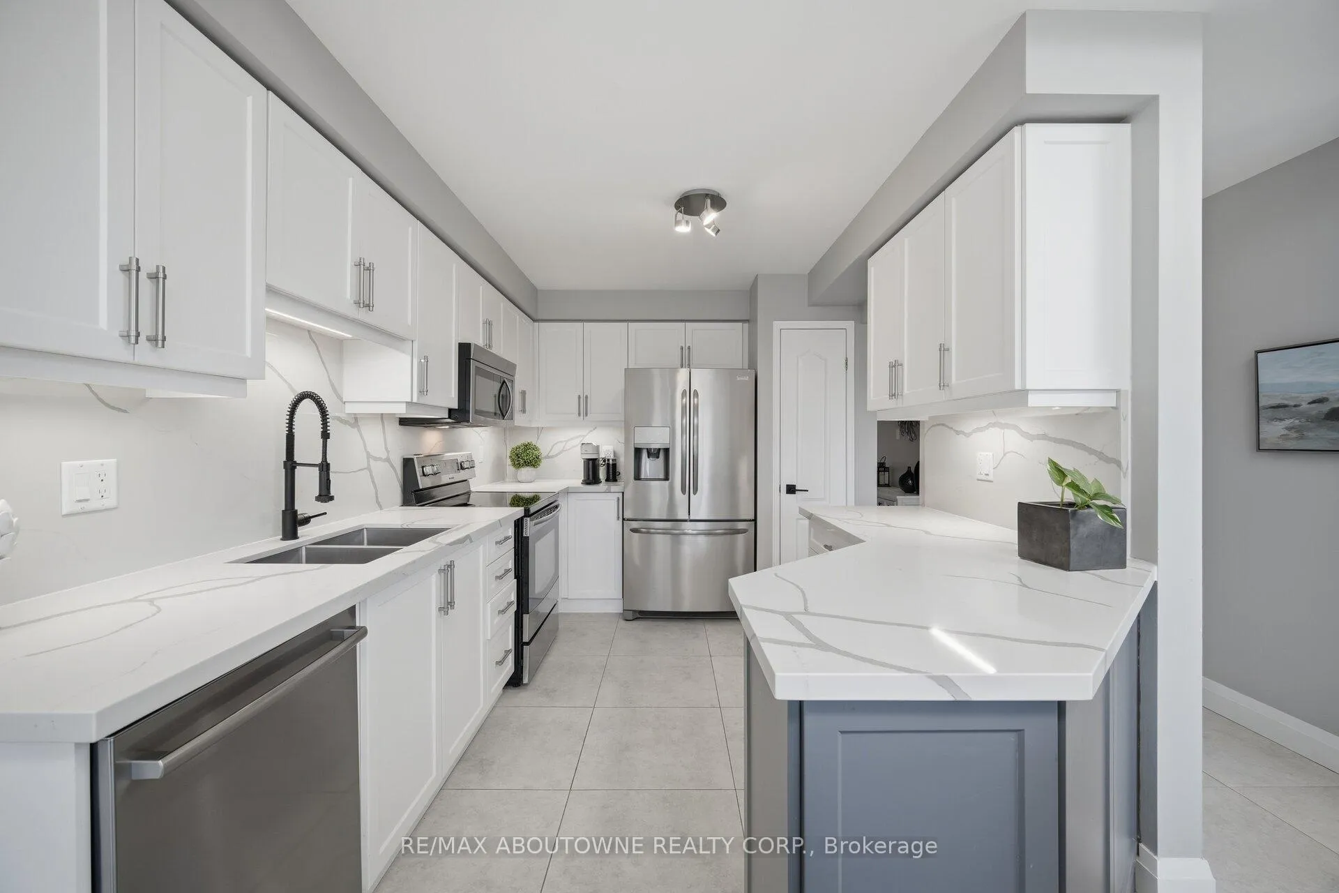 Photo 12 of 44 Banington Crescent, Brampton, Snelgrove — HOMEH