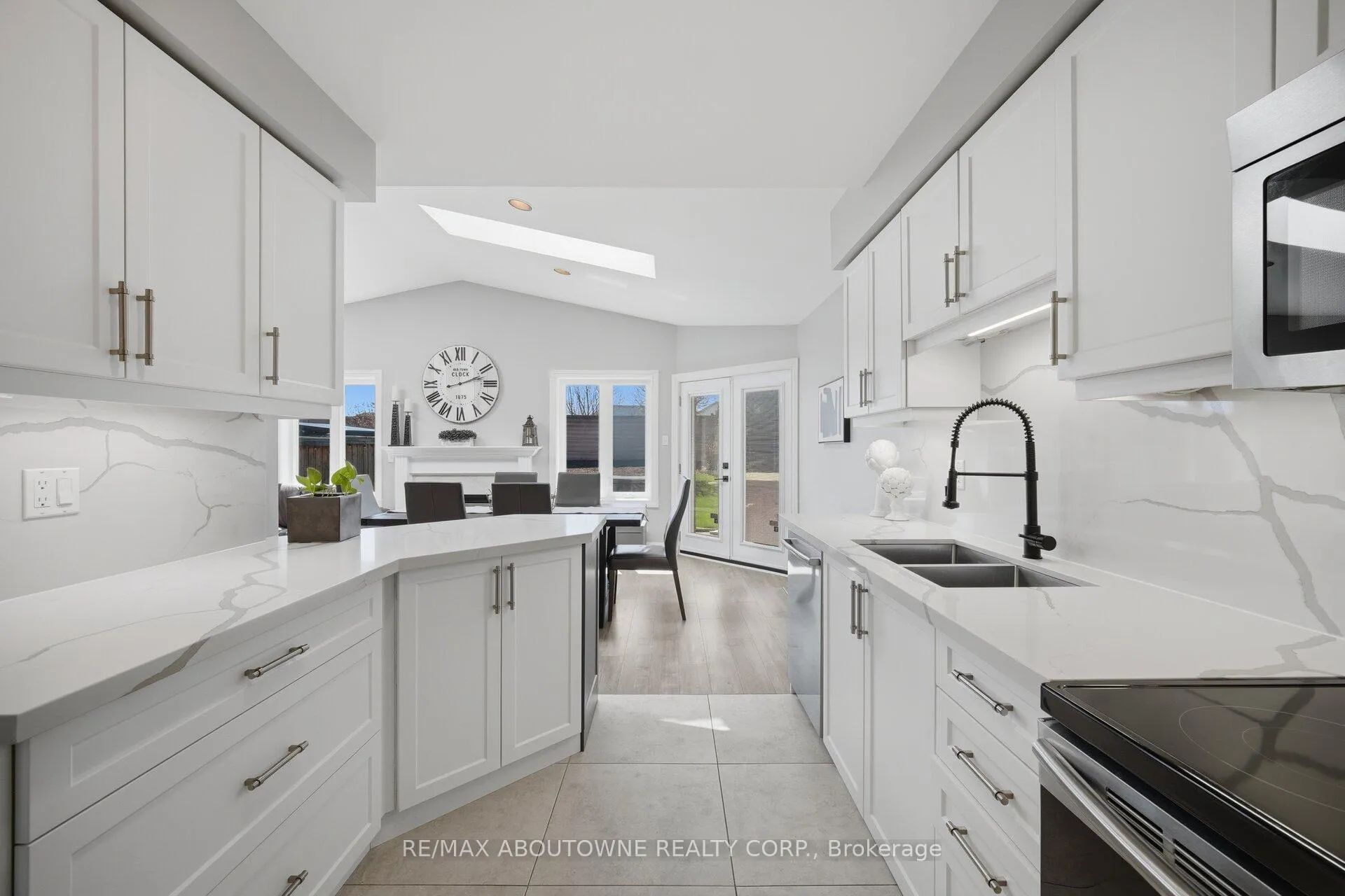 Photo 14 of 44 Banington Crescent, Brampton, Snelgrove — HOMEH