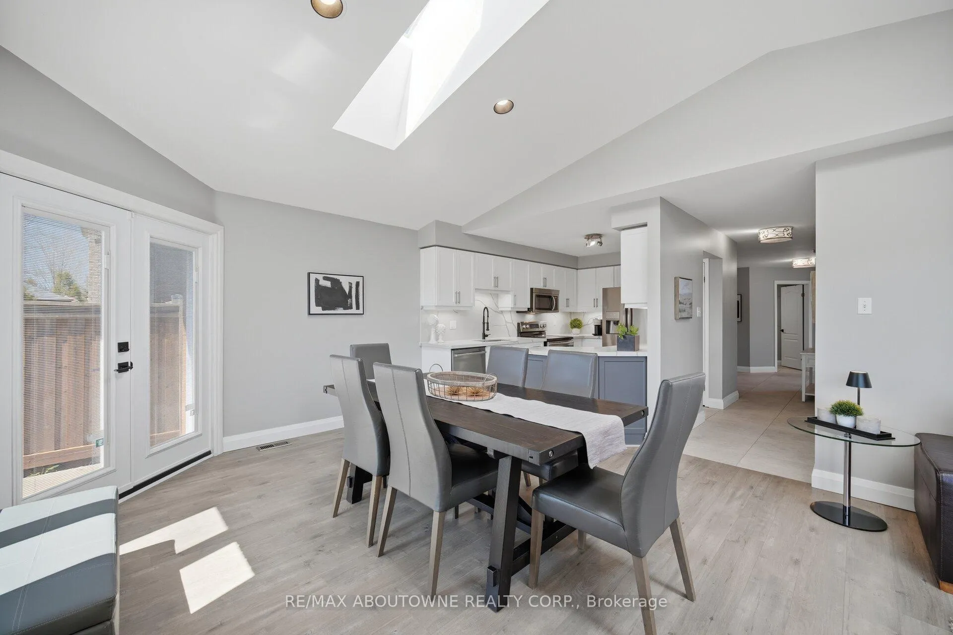 Photo 21 of 44 Banington Crescent, Brampton, Snelgrove — HOMEH
