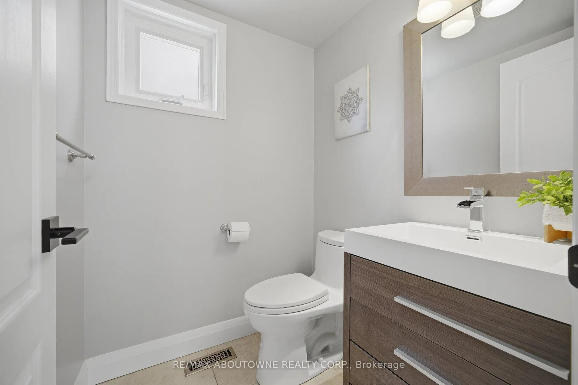 Photo 26 of 44 Banington Crescent, Brampton, Snelgrove — HOMEH