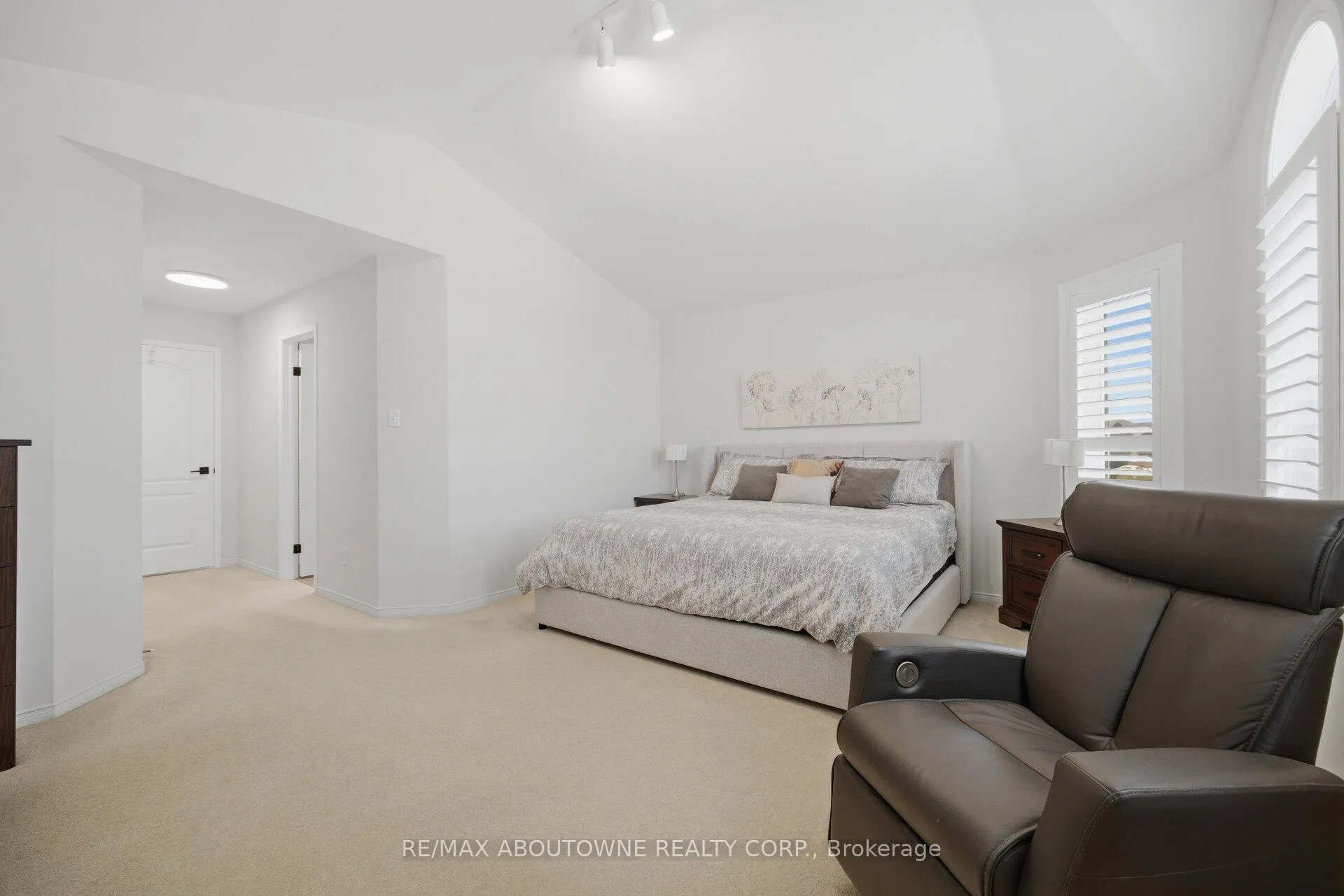 Photo 30 of 44 Banington Crescent, Brampton, Snelgrove — HOMEH