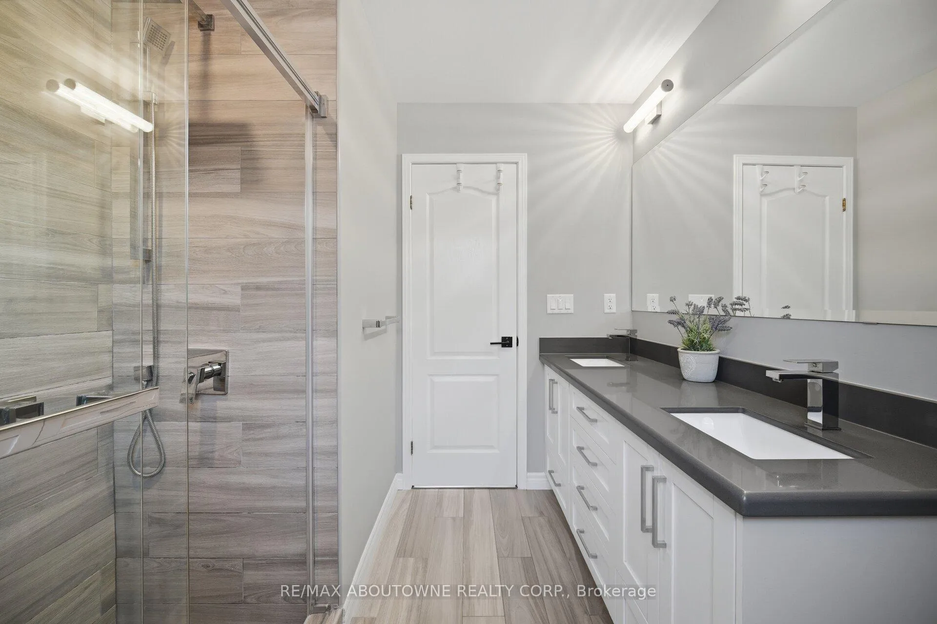 Photo 36 of 44 Banington Crescent, Brampton, Snelgrove — HOMEH