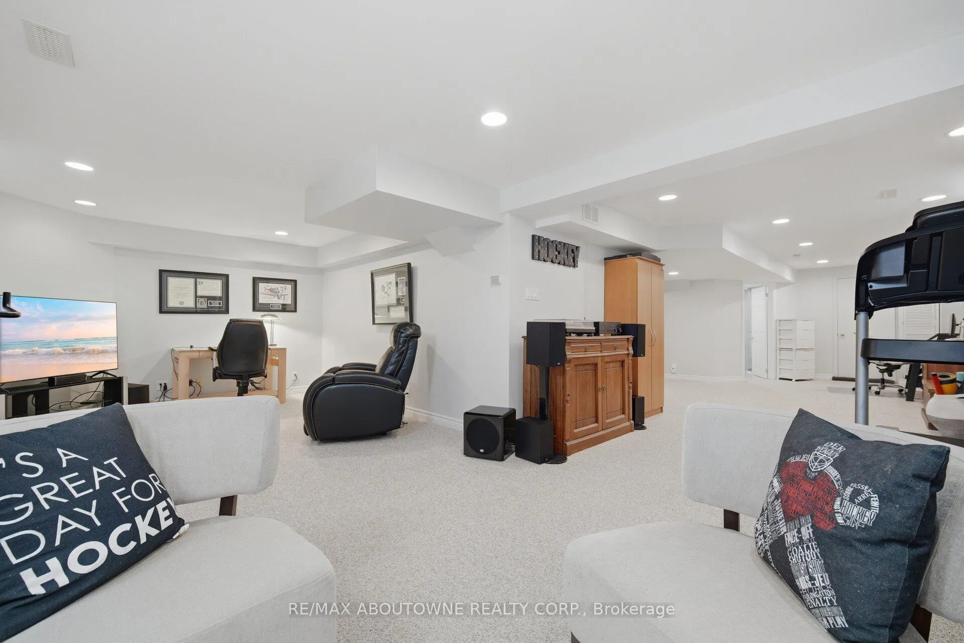 Photo 40 of 44 Banington Crescent, Brampton, Snelgrove — HOMEH
