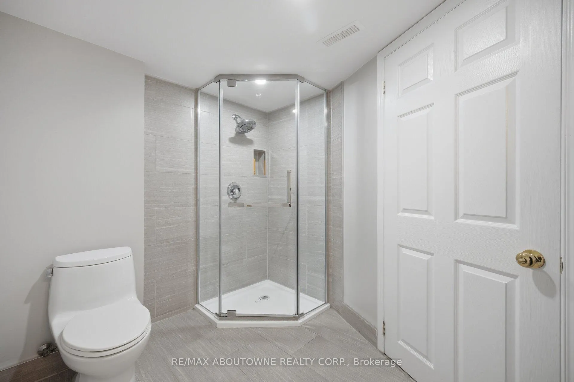 Photo 45 of 44 Banington Crescent, Brampton, Snelgrove — HOMEH