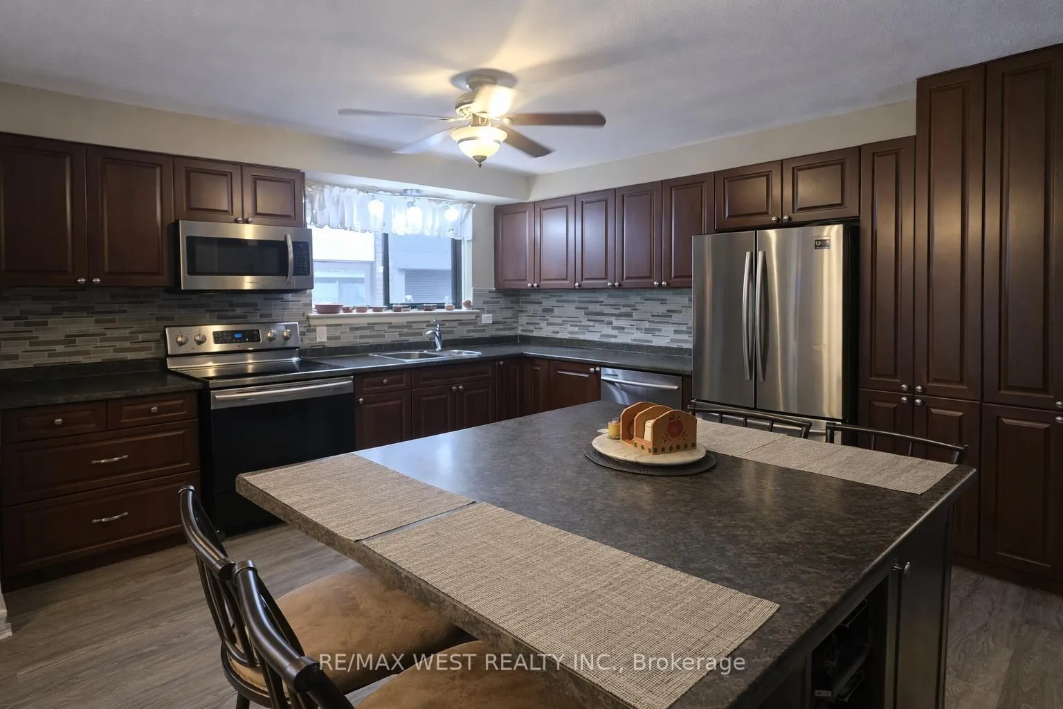 Photo 3 of 662 Balsam Crescent, Oshawa, Lakeview — HOMEH