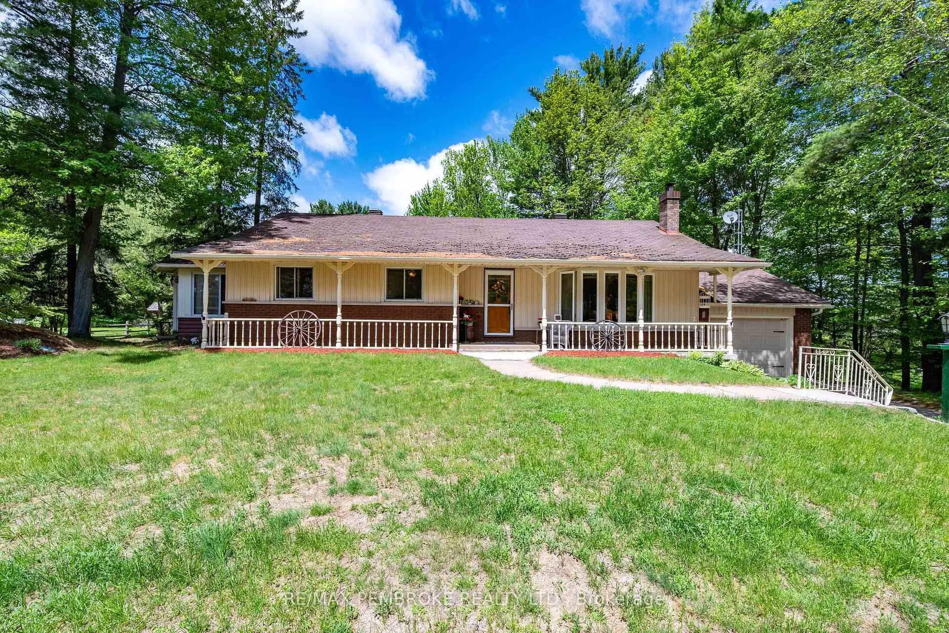 Photo 3 of 236 Witt Road, Laurentian Valley — HOMEH