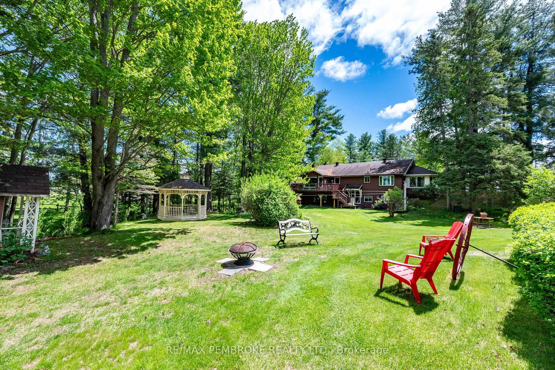 Photo 4 of 236 Witt Road, Laurentian Valley — HOMEH