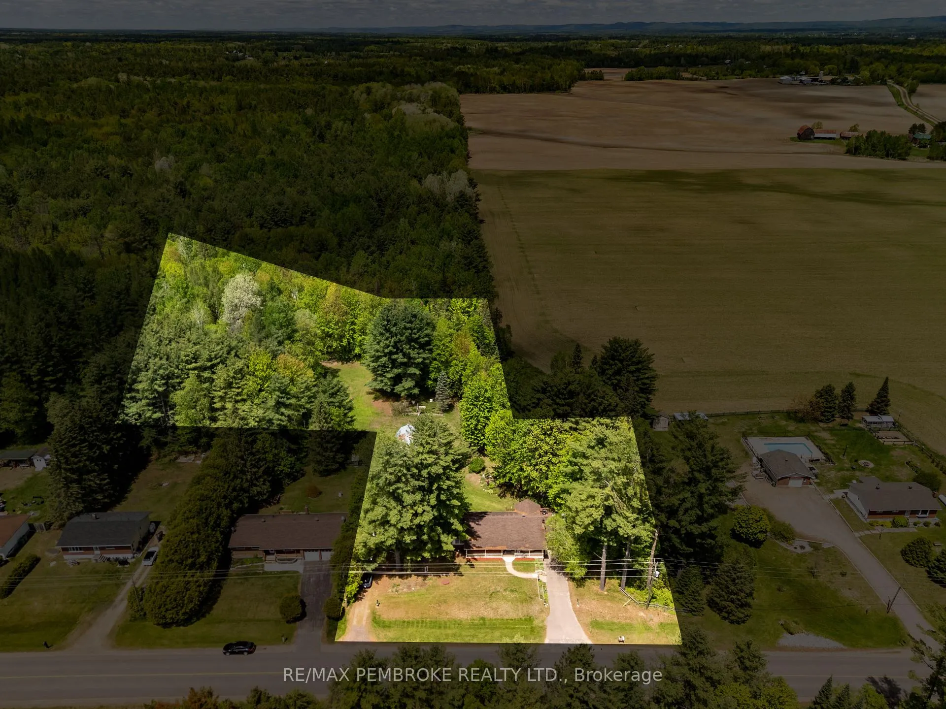 Photo 8 of 236 Witt Road, Laurentian Valley — HOMEH