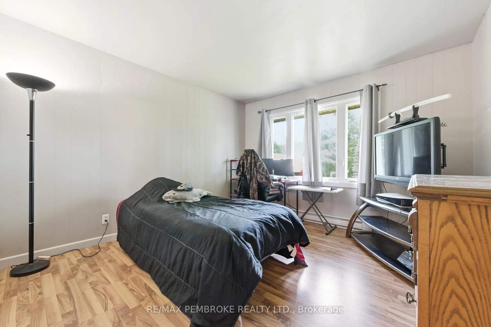 Photo 24 of 236 Witt Road, Laurentian Valley — HOMEH