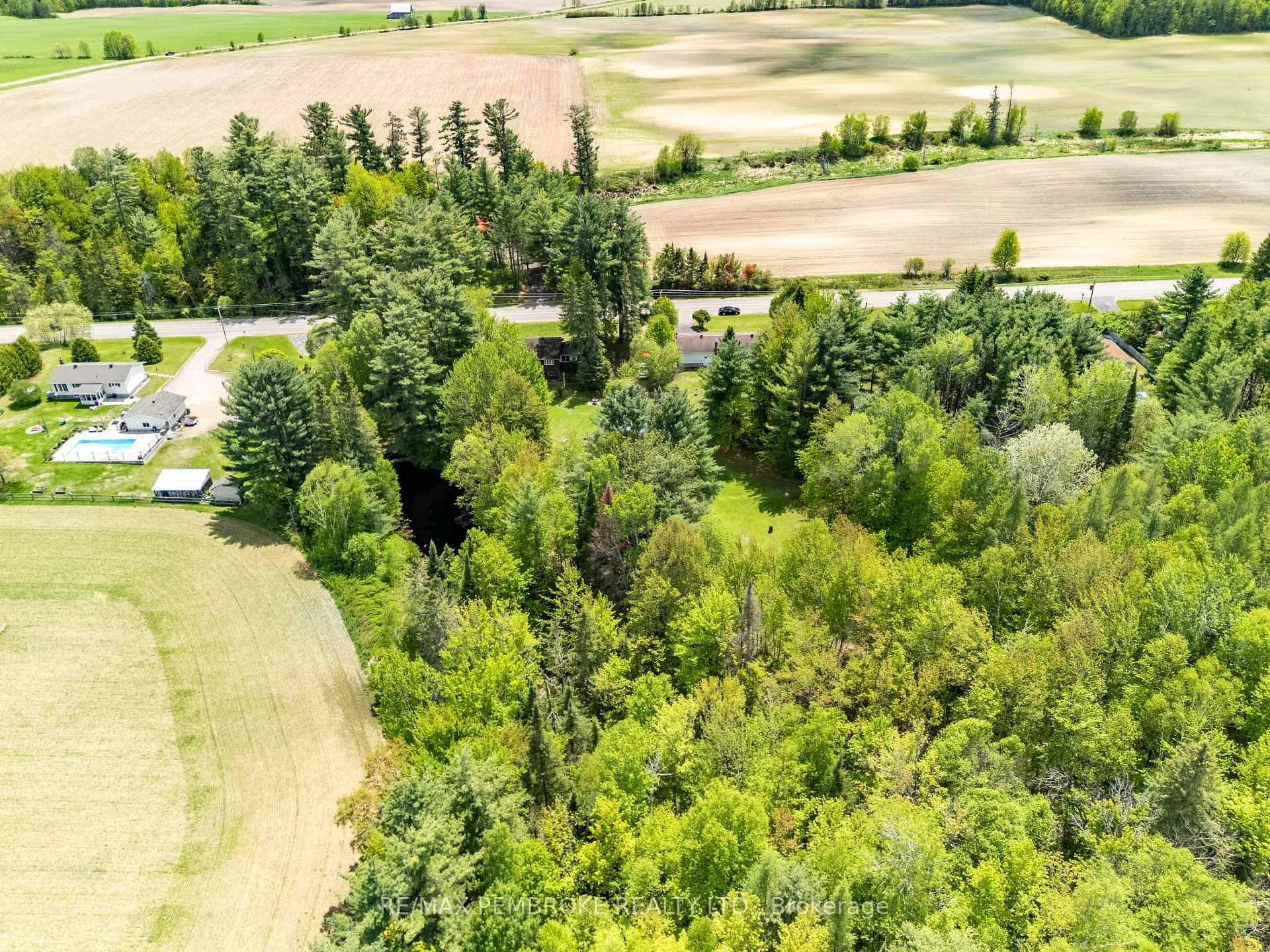Photo 45 of 236 Witt Road, Laurentian Valley — HOMEH