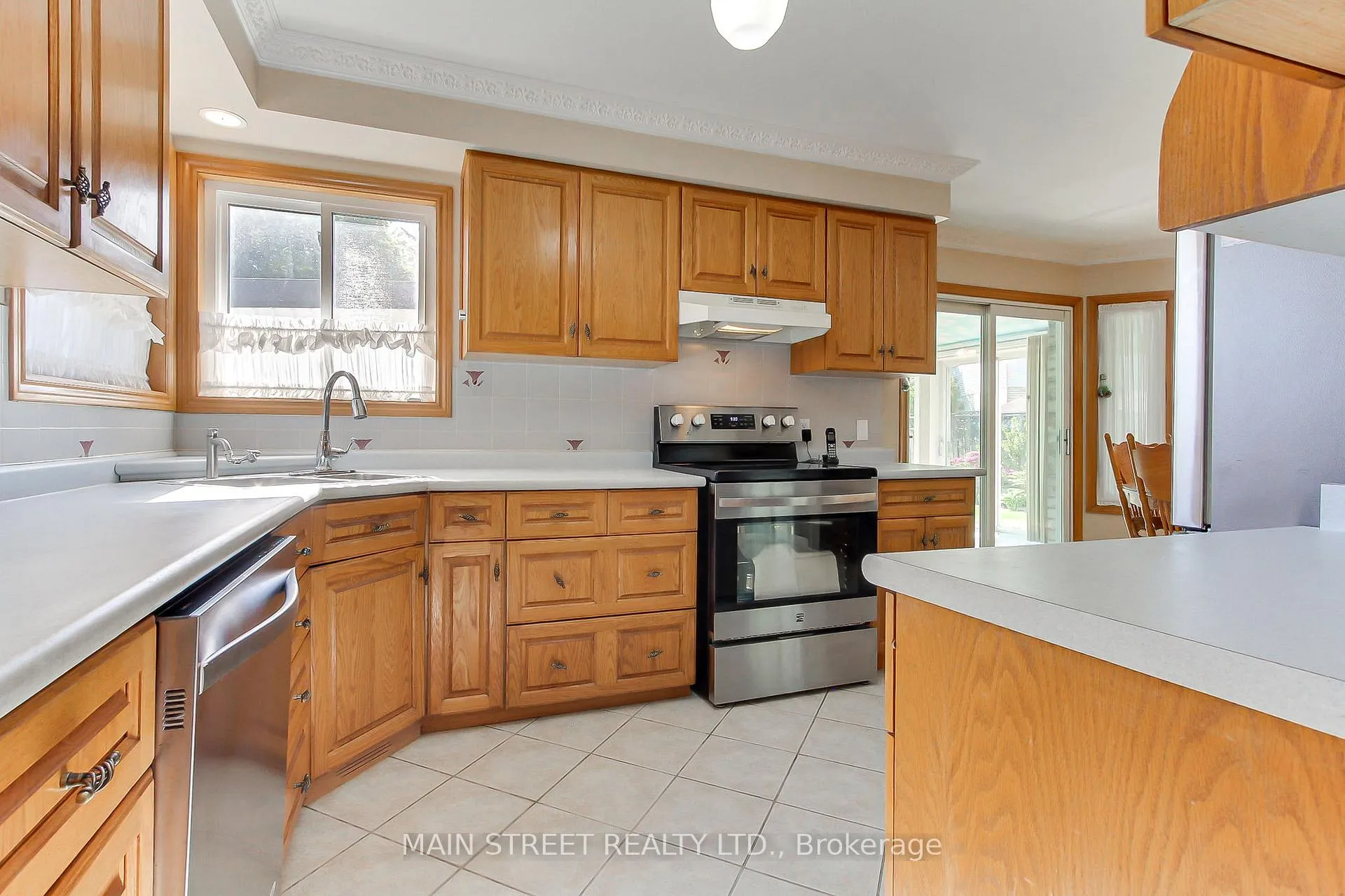 Photo 11 of 316 Biehn Drive, Kitchener — HOMEH