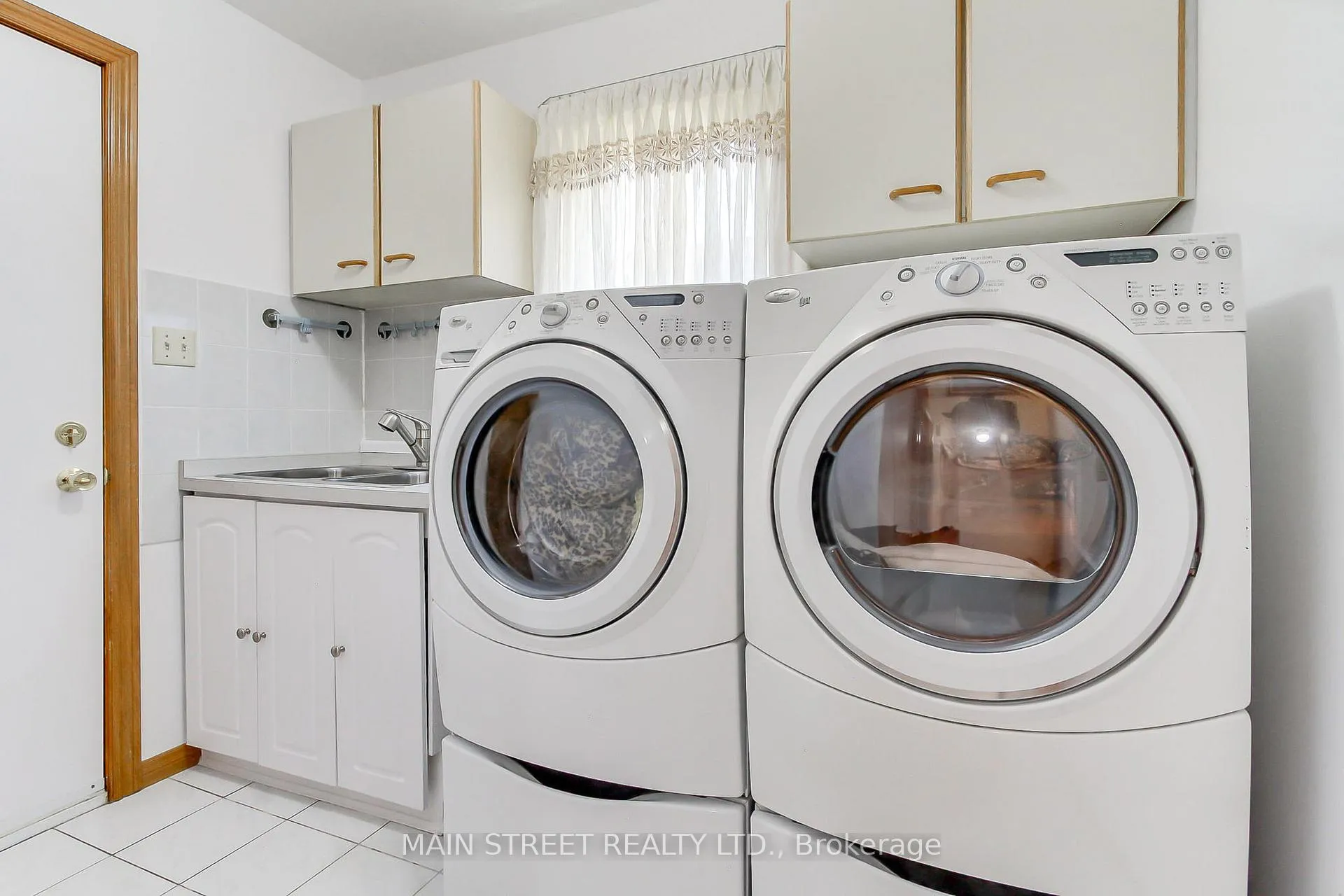 Photo 37 of 316 Biehn Drive, Kitchener — HOMEH